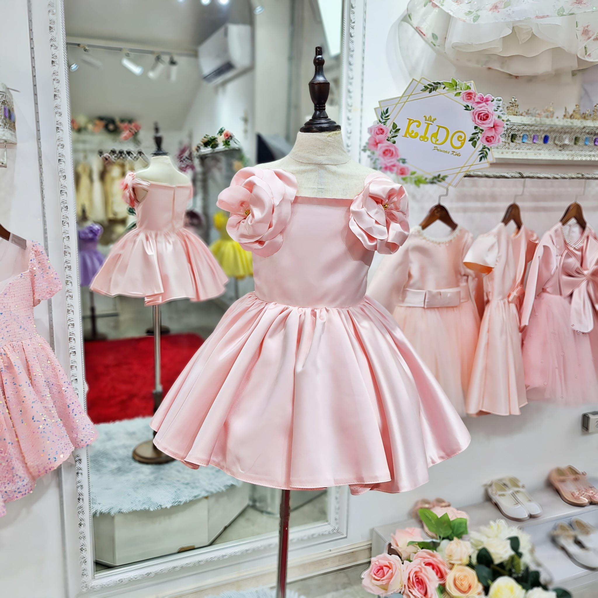 ชุดราตรีเด็ก(หน้าร้านอยู่รัชดา ลองได้ถ่ายรูปจากชุดจริง)W18704 สีชมพู แขนกุหลาบ กระโปรงสั้น