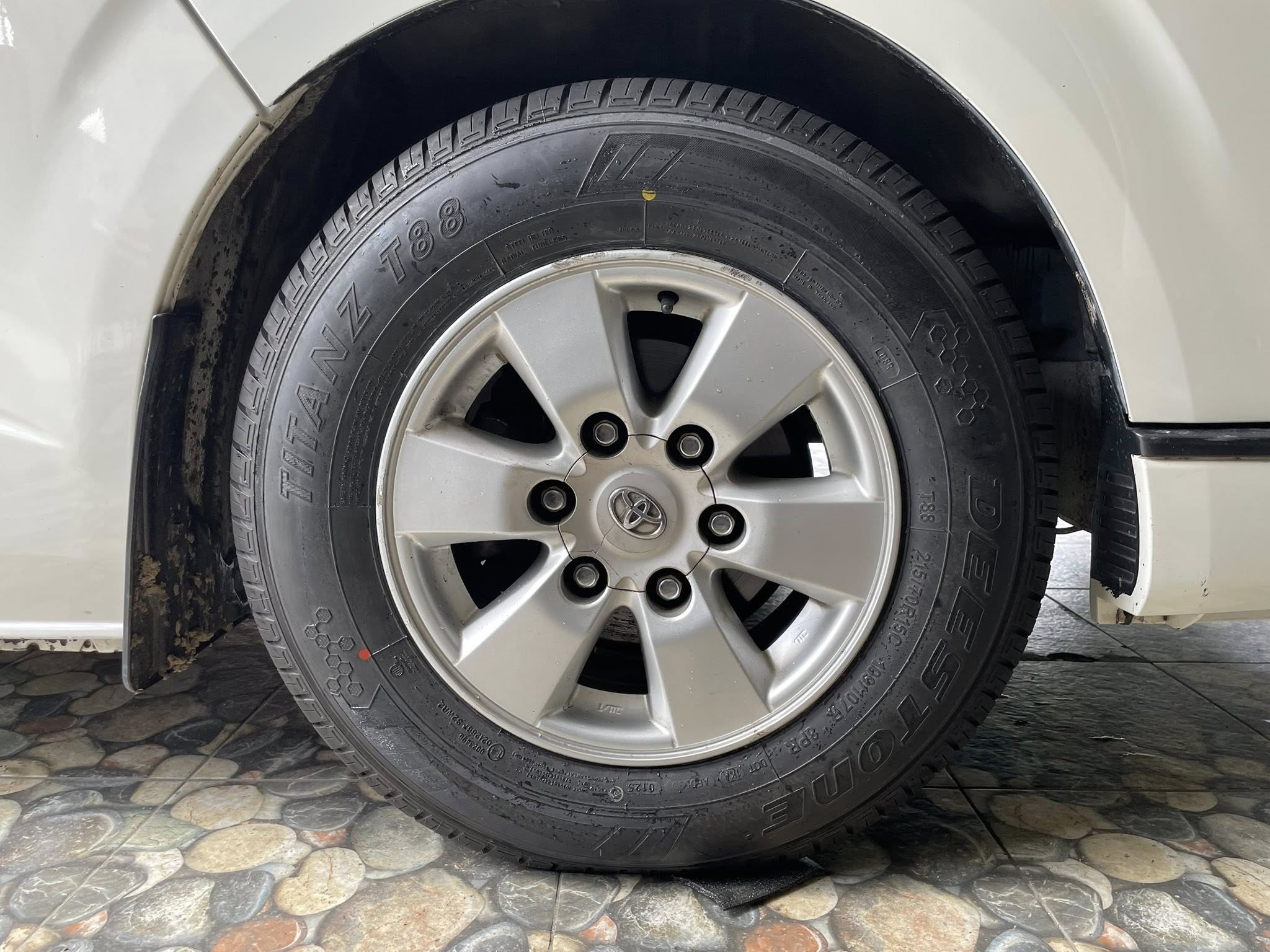 TOYOTA_COMMUTER 🚘เปลี่ยนยาง🛞🐘#DEESTONE_T88_215/70R15