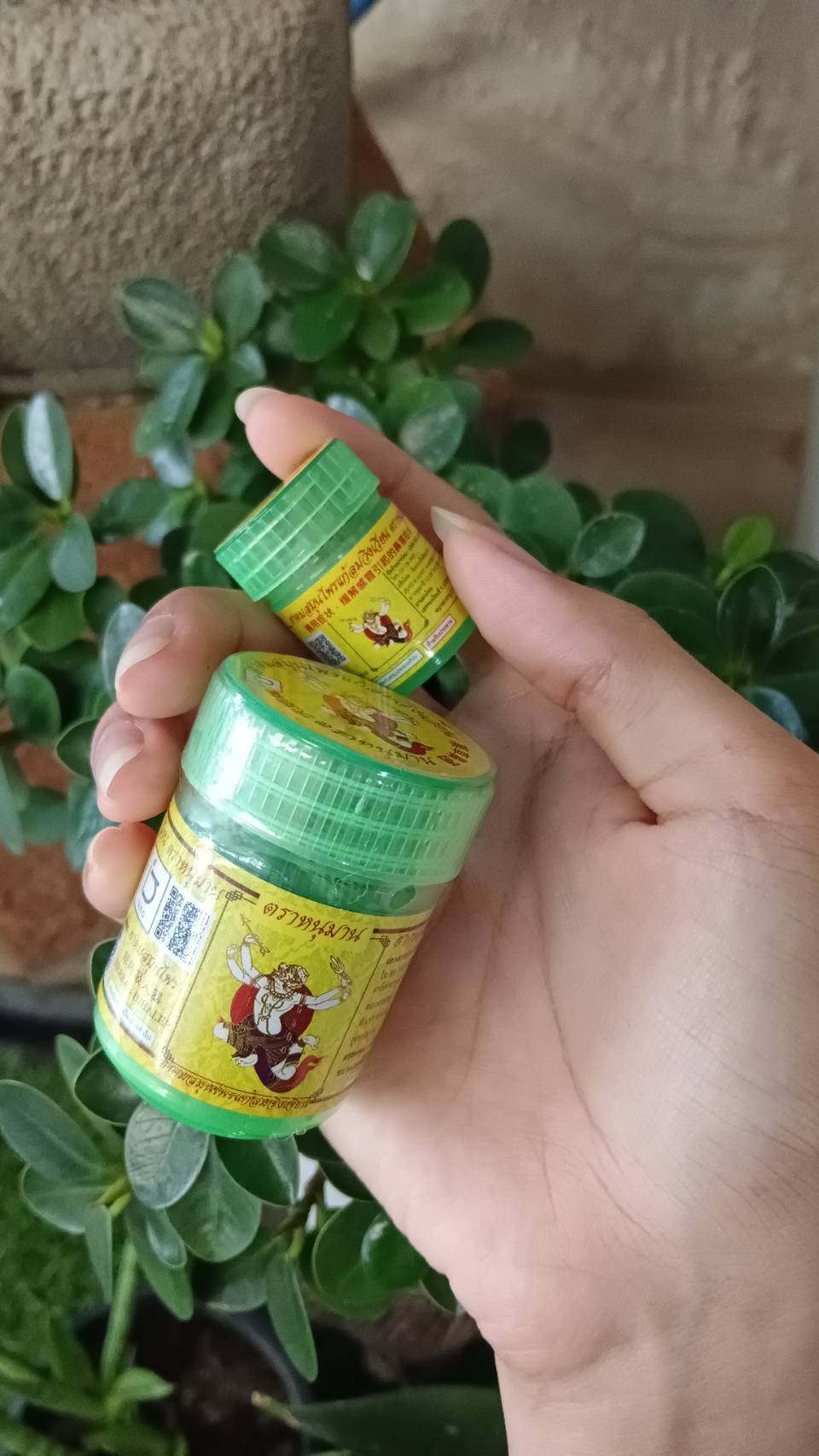 ยาดมสมุนไพรเเก้ลมวิงเวียน ตราหนุมาน 2 กรัม