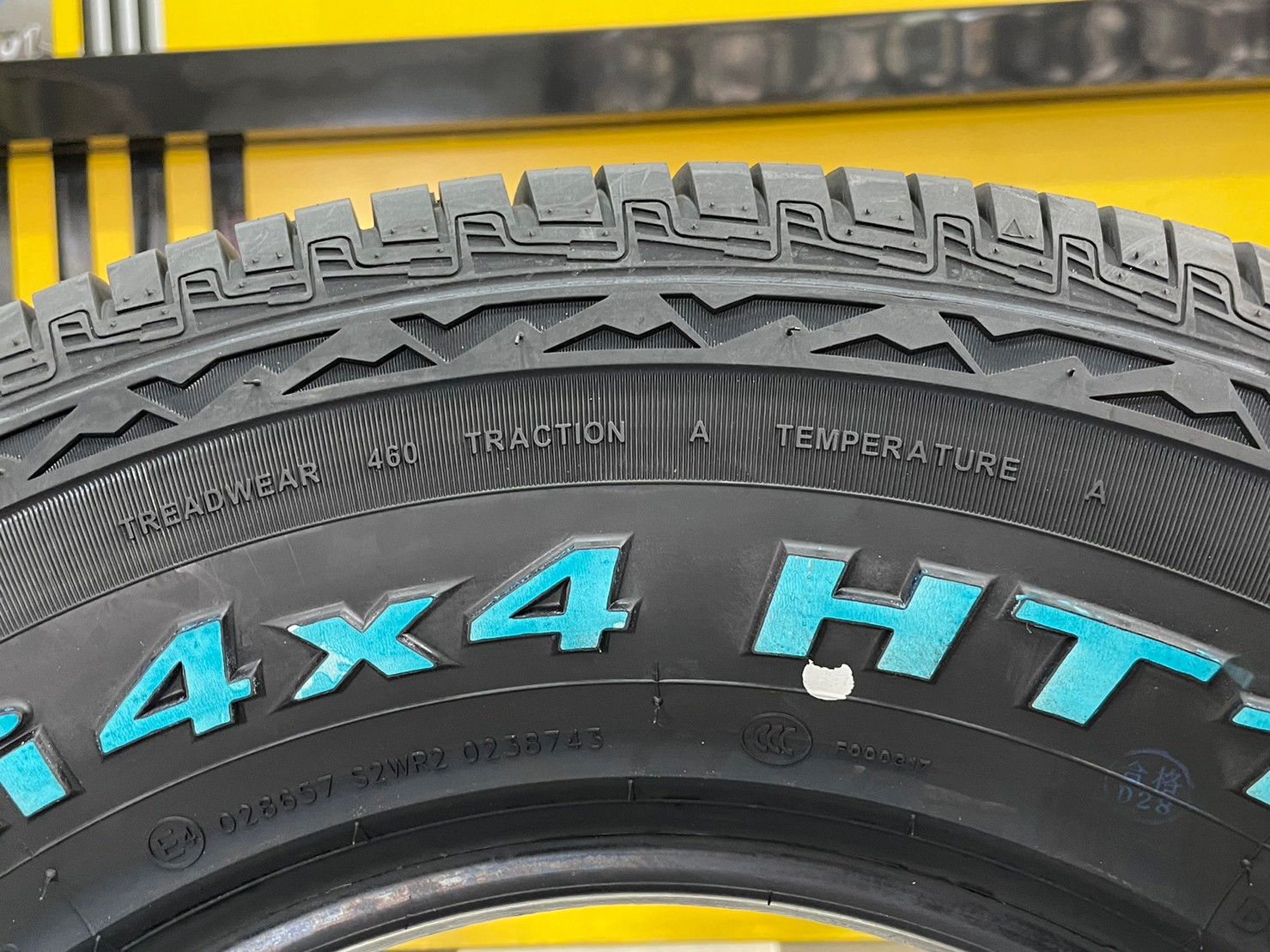 245/70R16 GITI 4x4 HT152 ยางทางเรียบตัวหนังสือสีขาว นุ่มเงียบ ยางรถยนต์คุณภาพดี สมรรถนะสูง ยางใหม่ปี2023