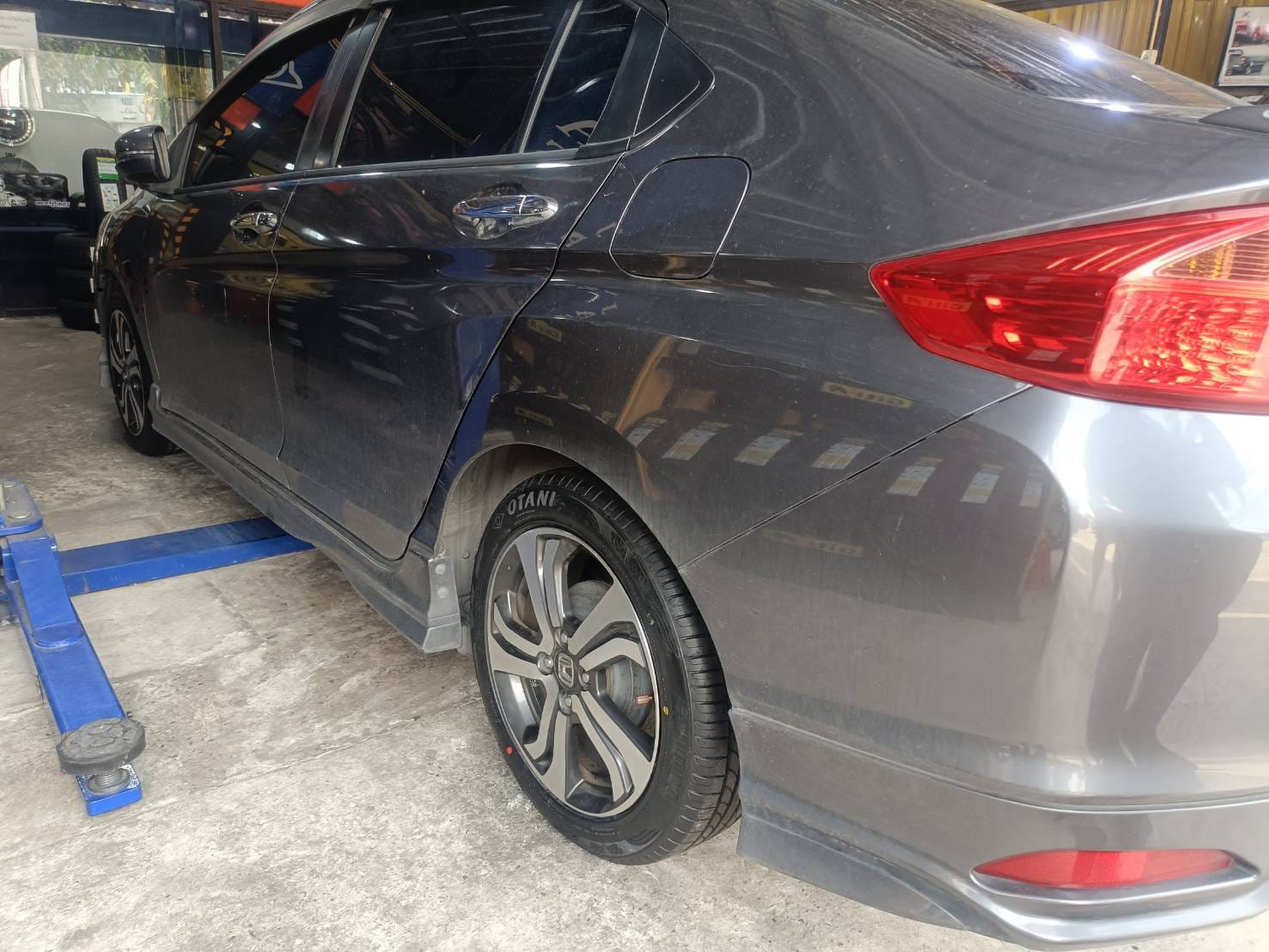 🚘 #HONDA_CITY เปลี่ยนยาง #มั่นใจใช้ยางโอตานิ 🛞 ￼#OTANI #EK1000 185/55R16