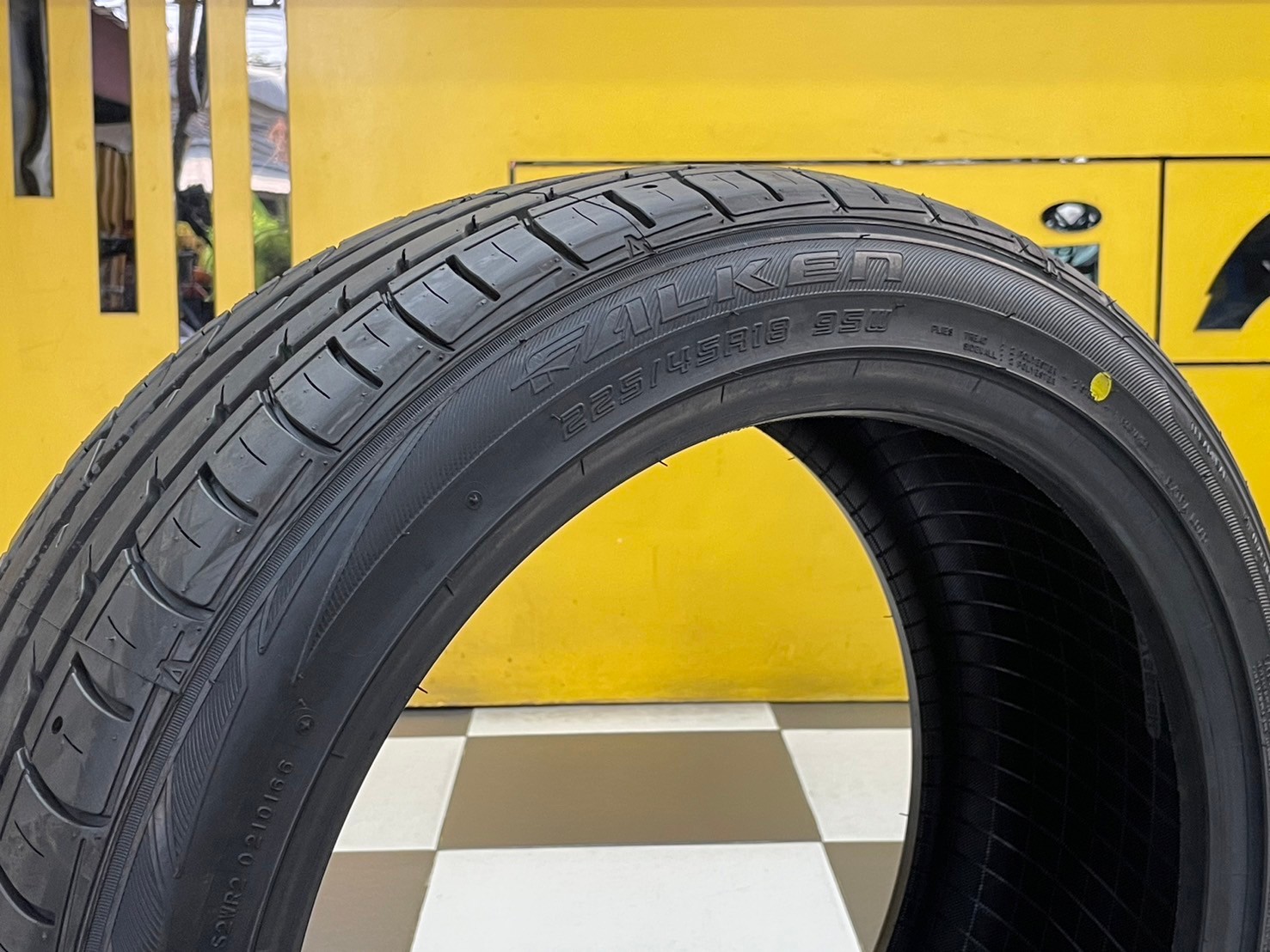 ยางใหม่ Falken ZE914 225/45R18 ยางใหม่ปี2024