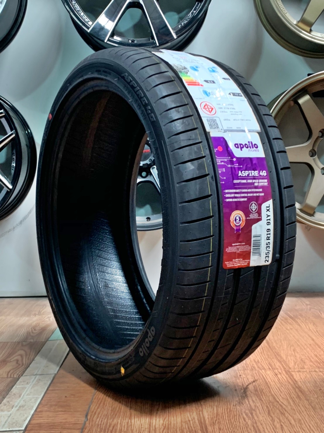 Apollo 235/35R19 Aspire4G ยางใหม่ปี2020