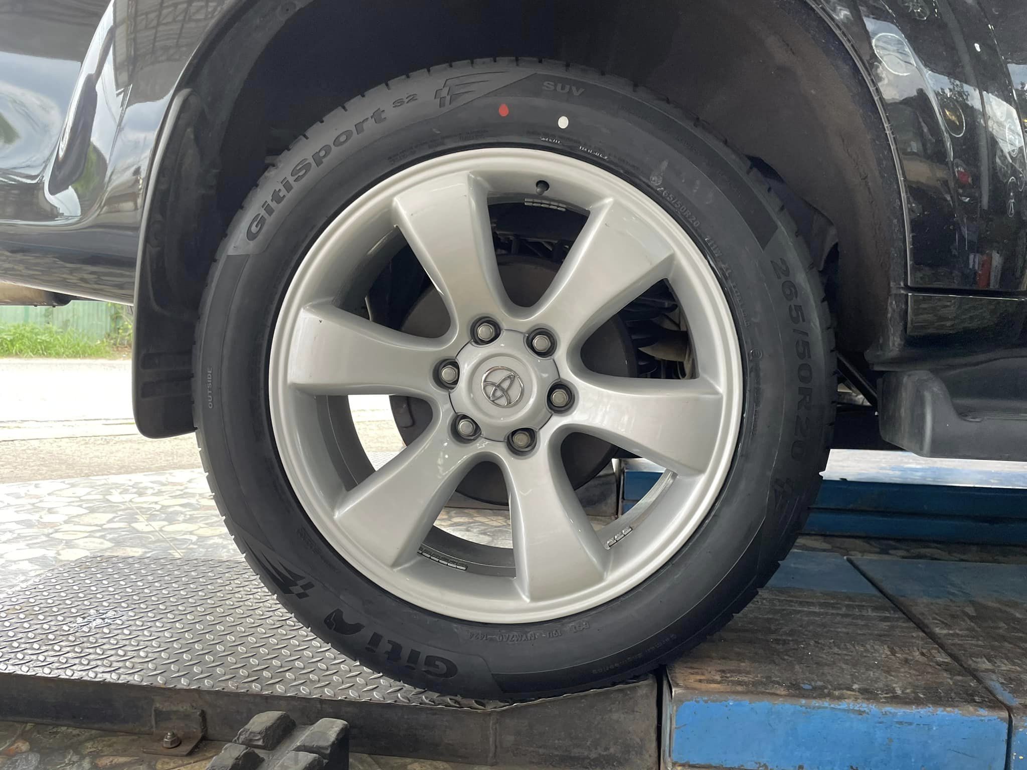 🚗#TOYOTA_FORTUNER🚘เปลี่ยนยาง 🛞#ยางจีที #ยางสปอร์ตสมรรถนะการขับขี่สูง 🛞 🛞#Giti_SportS2 265/50R20🛞