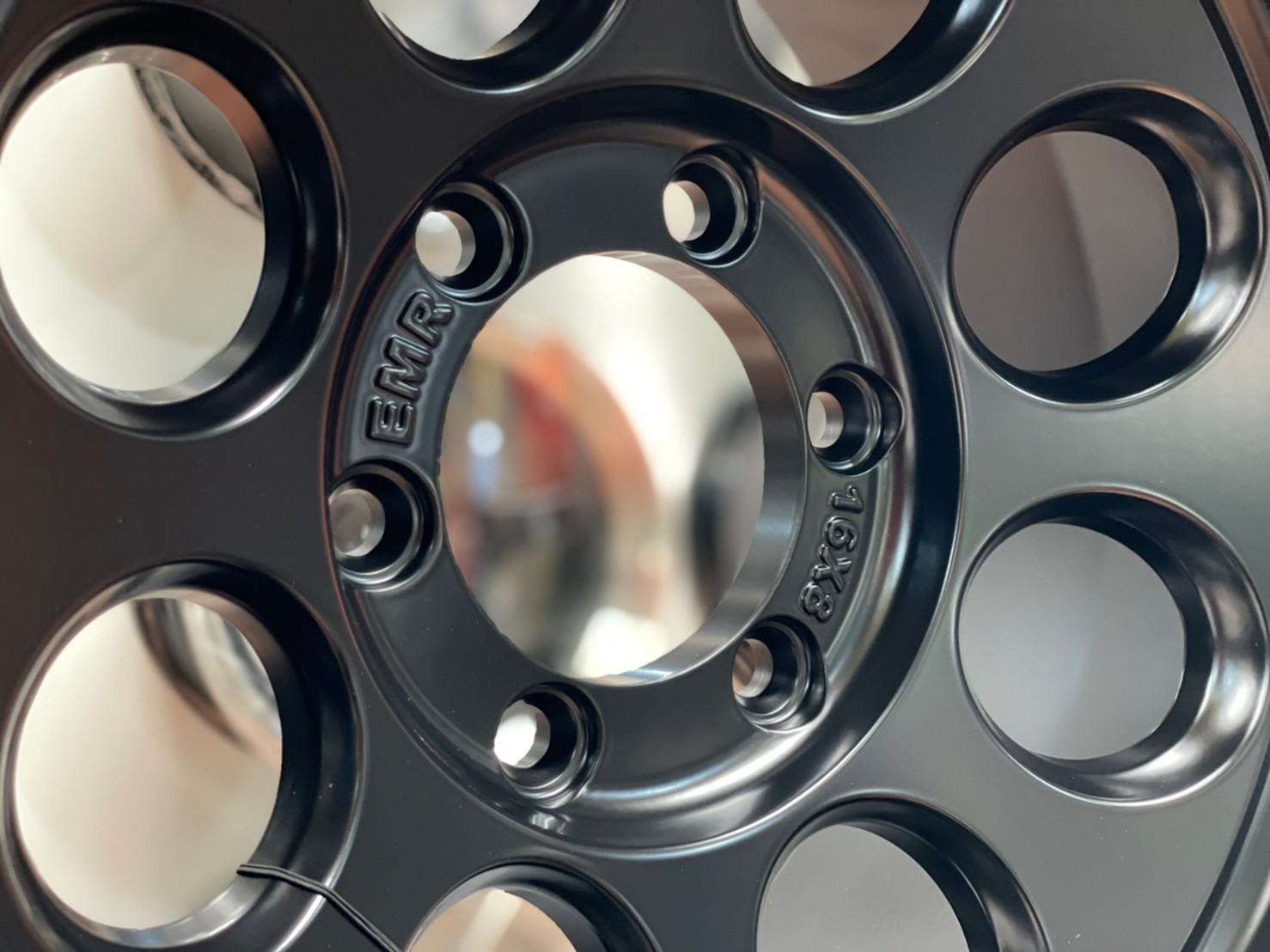 ล้อแม็กซ์ Emotion-R รุ่นMAX ล้อขอบ16 กว้าง8 ออฟ0 6รู139.7 สีดำด้านกลึงขอบ(MBD)