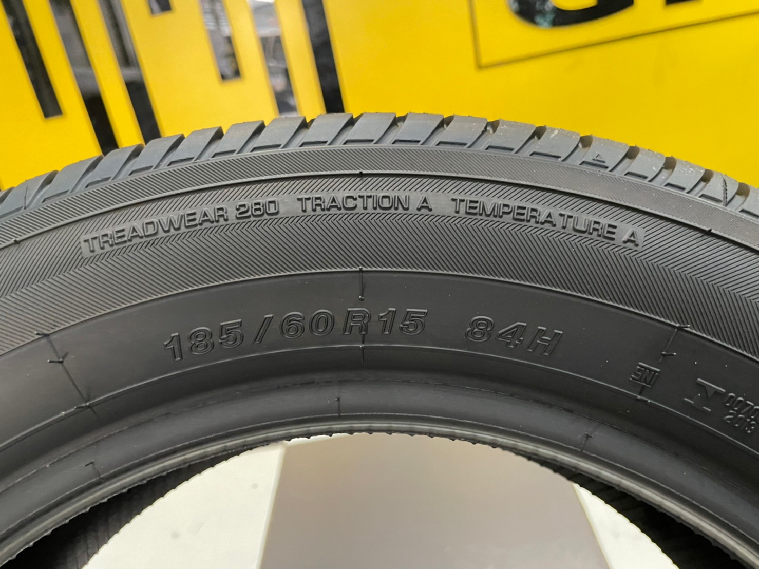 YOKOHAMA E70 185/60R15 ยางใหม่ปี2023