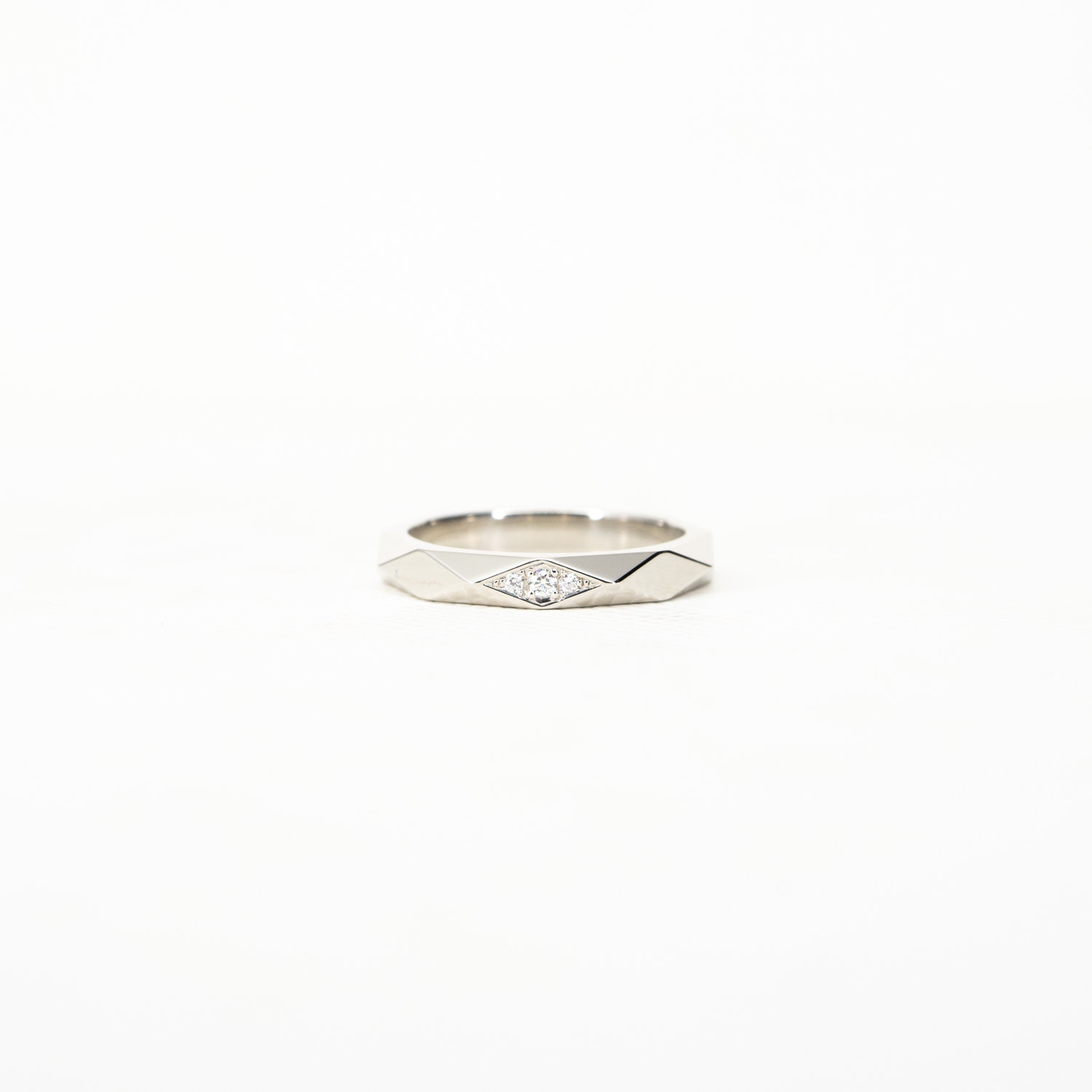 แหวน Boucheron Facette Band with 3 Diamonds Platinum950 ไซส์ 45# (Used)