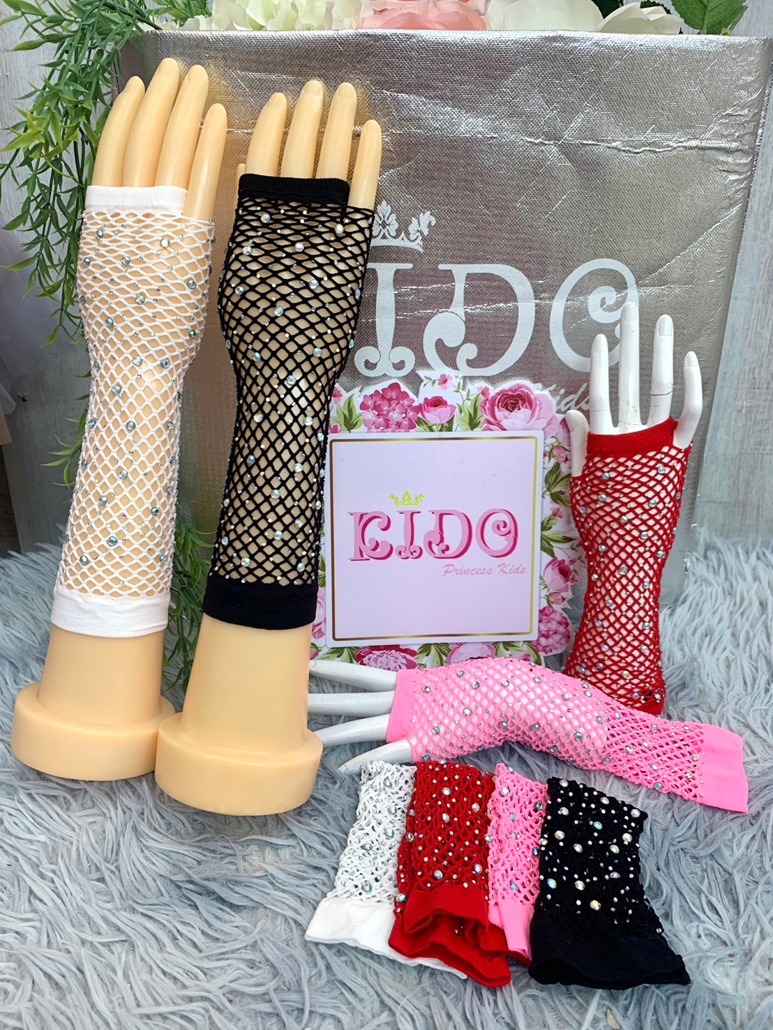 Sถุงมือเด็ก5ปีขึ้นไป(มีหน้าร้านอยู่รัชดา)PL003 สีขาว ดำ แดง ชมพู ปาดตาข่ายเพชรยาว