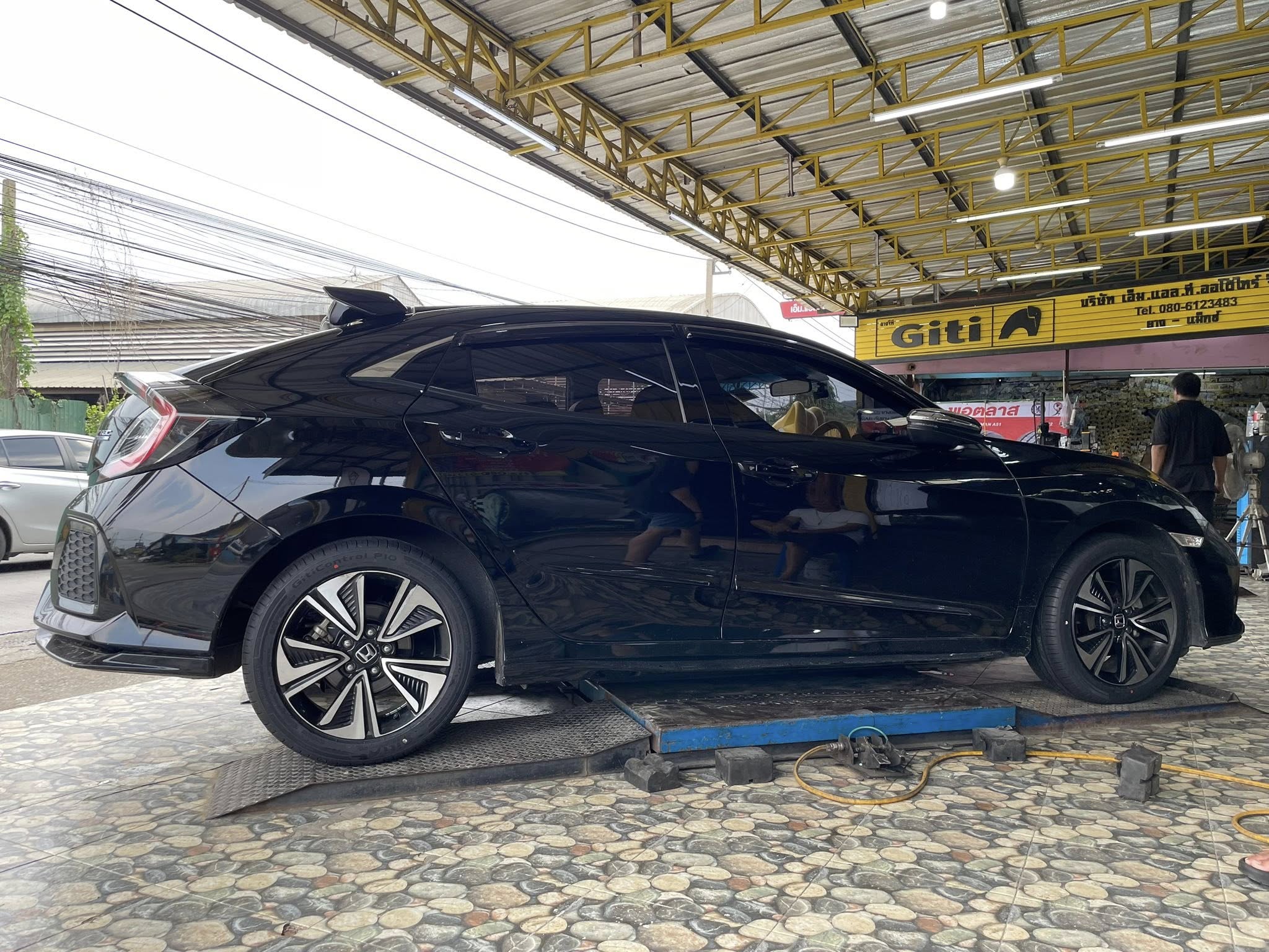HONDA_CIVIC 🚘🛞🐘#GITI_ControlP10_215/50R17