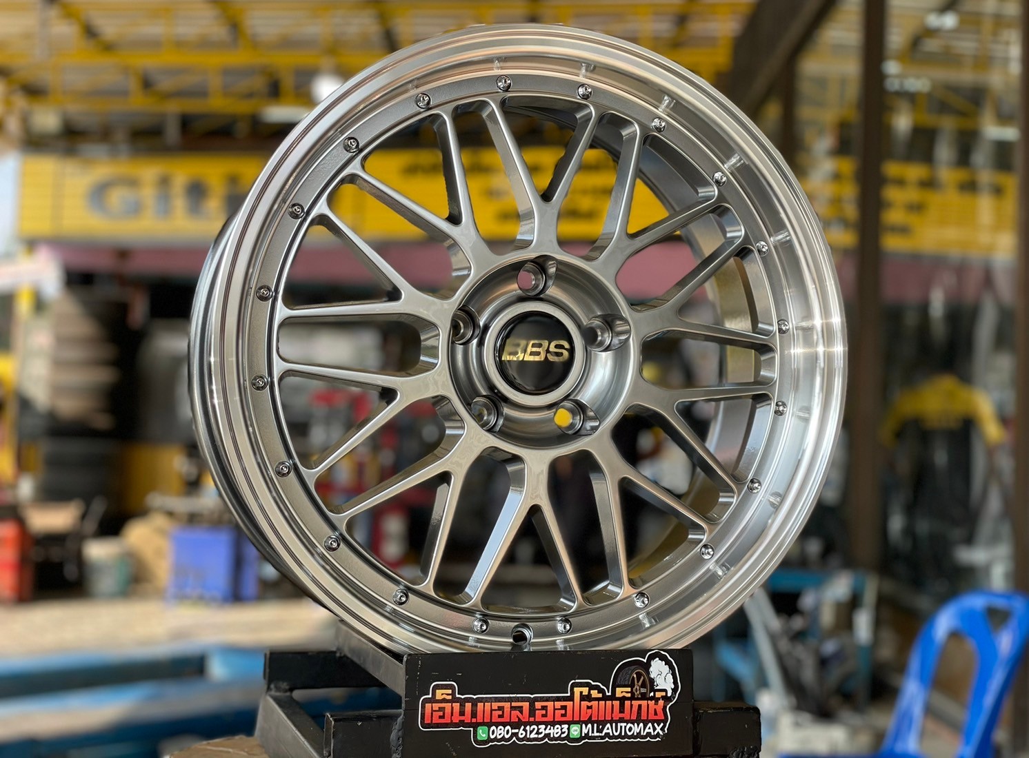 ล้อแม็กซ์ #BBS #LM (FLOW FORMING) Model : F030 18x8.0 ET35 PCD : 5x120 CB: 72.56 Color : HBLP ตรงสเปค BMW 18" 5รู120 สีไฮเปอร์ซิลเวอร์ หมุดเงิน