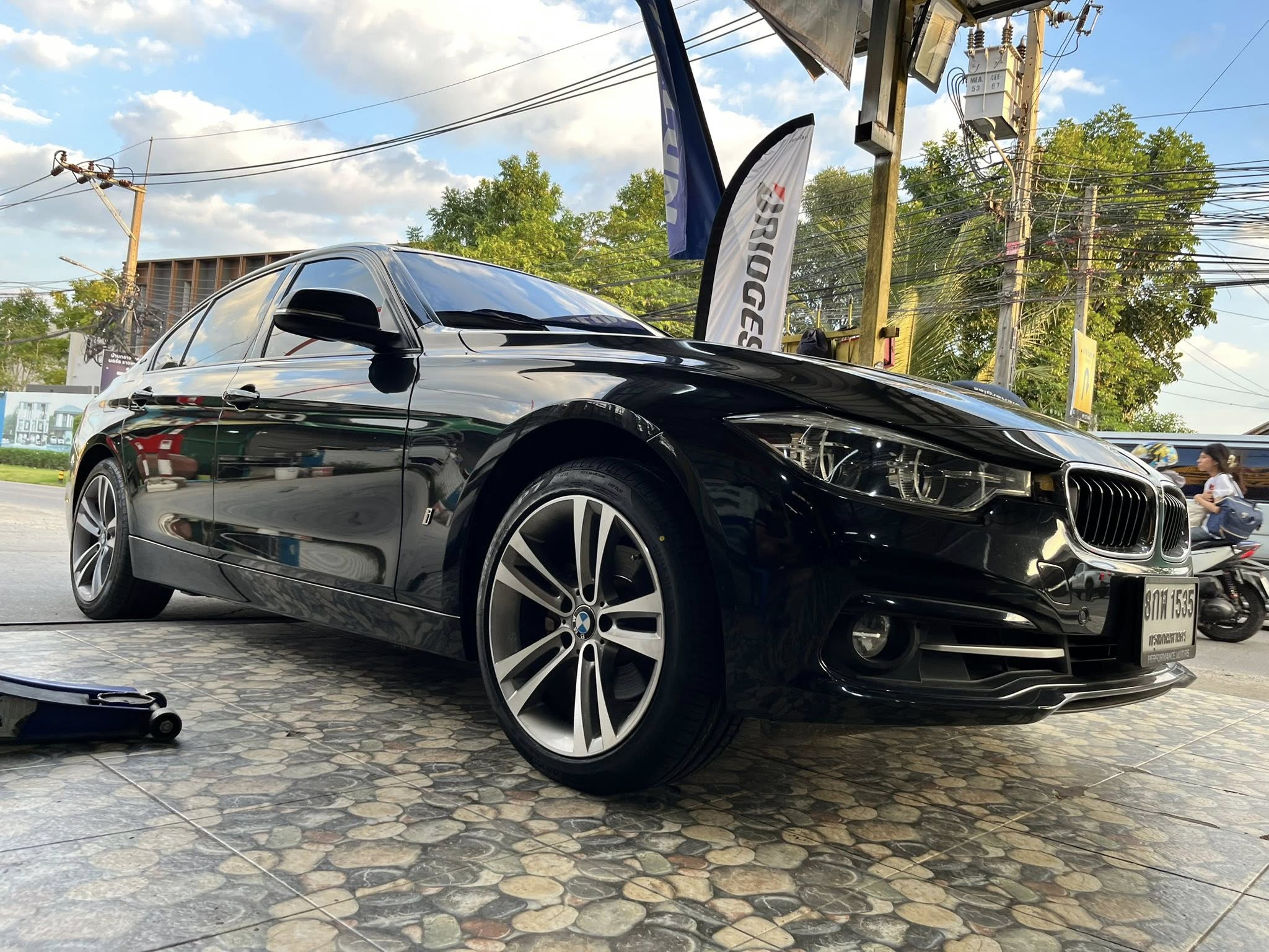 BMW_330e🚘เปลี่ยนยาง 🛞🐘#PIRELLI_CinturatoP7 MOE Runflat