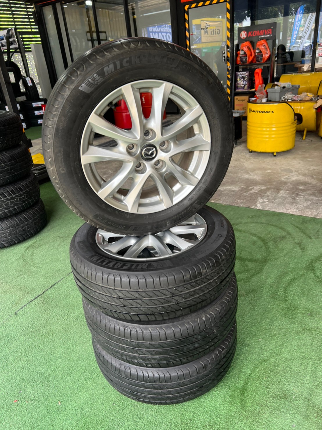 ล้อ Mazda3 5x114 พร้อมยาง Michelin Primacy4 ปี18 ขนาด 205/60R16