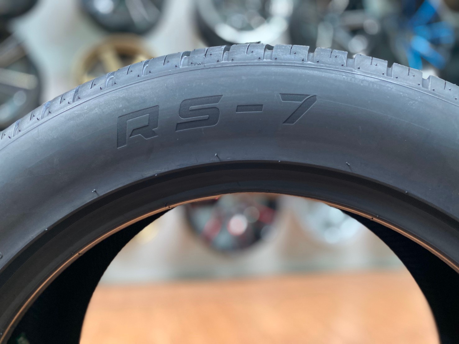ยางลายซิ่ง Seven Tire 255/50R18 ยางลายนิตโต๊ะ ยางใหม่ปี2020 ยางนุ่มหนึบ