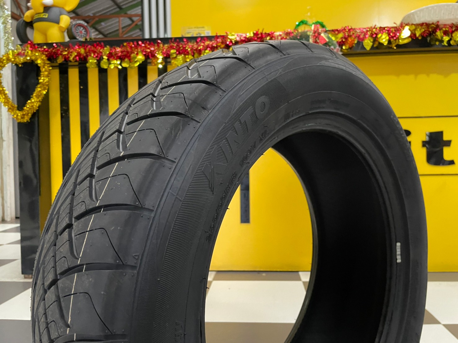 KINTO V36 255/50R18 ยางใหม่ปี2023 (2เส้น )