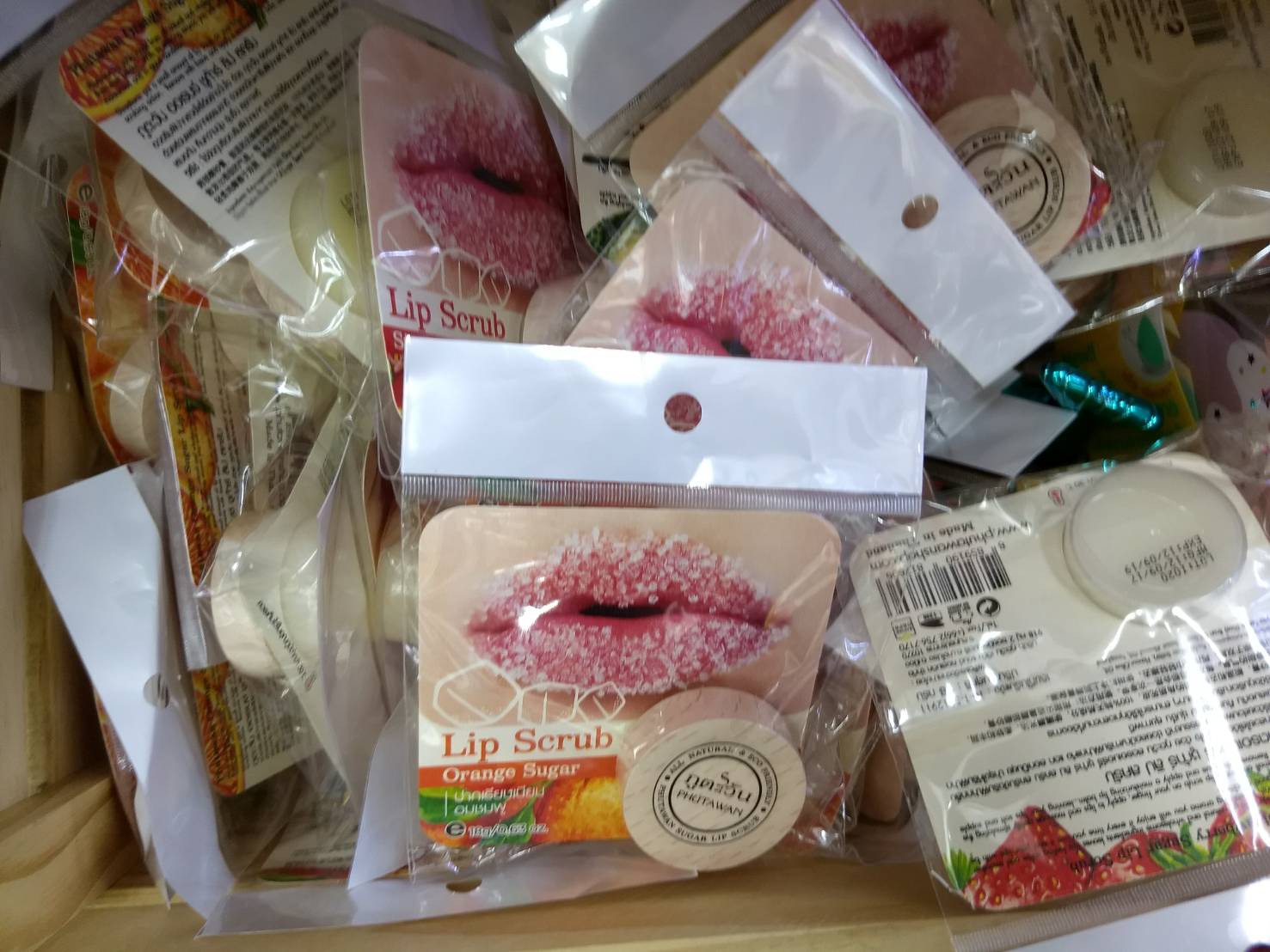 Lip Scrub strawberry sugar (สตรอเบอร์รี่ ชูก้าร์ ลิป สครับ)