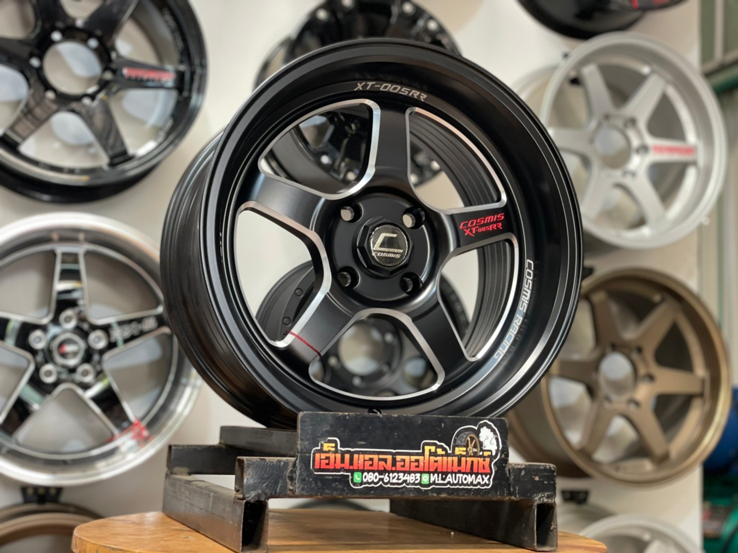 ล้อแม็กซ์ใหม่COSMIS XT005RR ขอบ15กว้าง8 4รู100 ออฟ25 สีดำCNC ข้างก้าน ตัวหนังสือก้านสีแดงCUSTOM