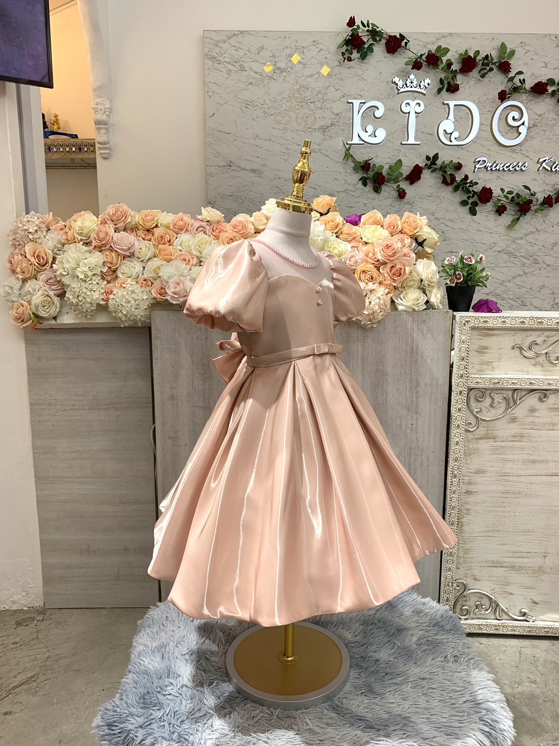 ชุดราตรีเด็ก(หน้าร้านอยู่รัชดา ลองได้ถ่ายรูปจากชุดจริง)B272 สีชมพู กระโปรงสั้น แขนตุ๊กตา ประดับคลิสตัลล้อมคอ น่ารักๆ