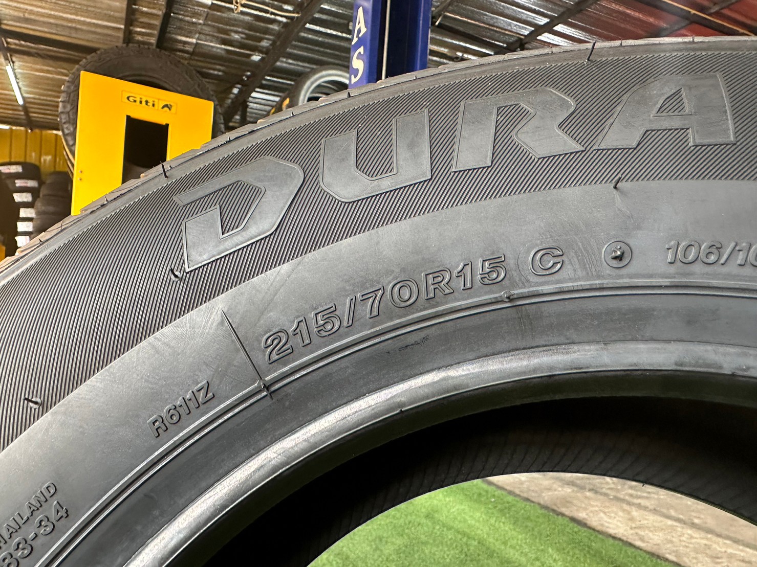 ยางใหม่ Bridgestone Duravis R611 215/70R15 ยางใหม่ปี2023