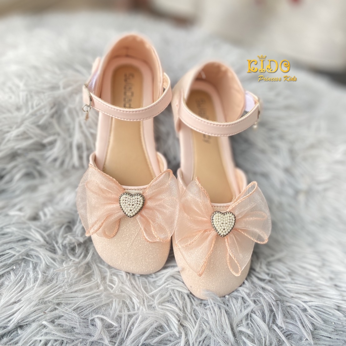 รองเท้าเด็ก*มีหน้าร้านอยู่รัชดา ลองได้ เปลี่ยนได้ *H076 สีโอรส เรียบวิ้งประดับโบว์ผ้าแก้ว ติดหัวใจตรงกลาง รัดข้อเท้าแต่งเพชรห้อย เปิดข้าง หวานๆน่ารัก