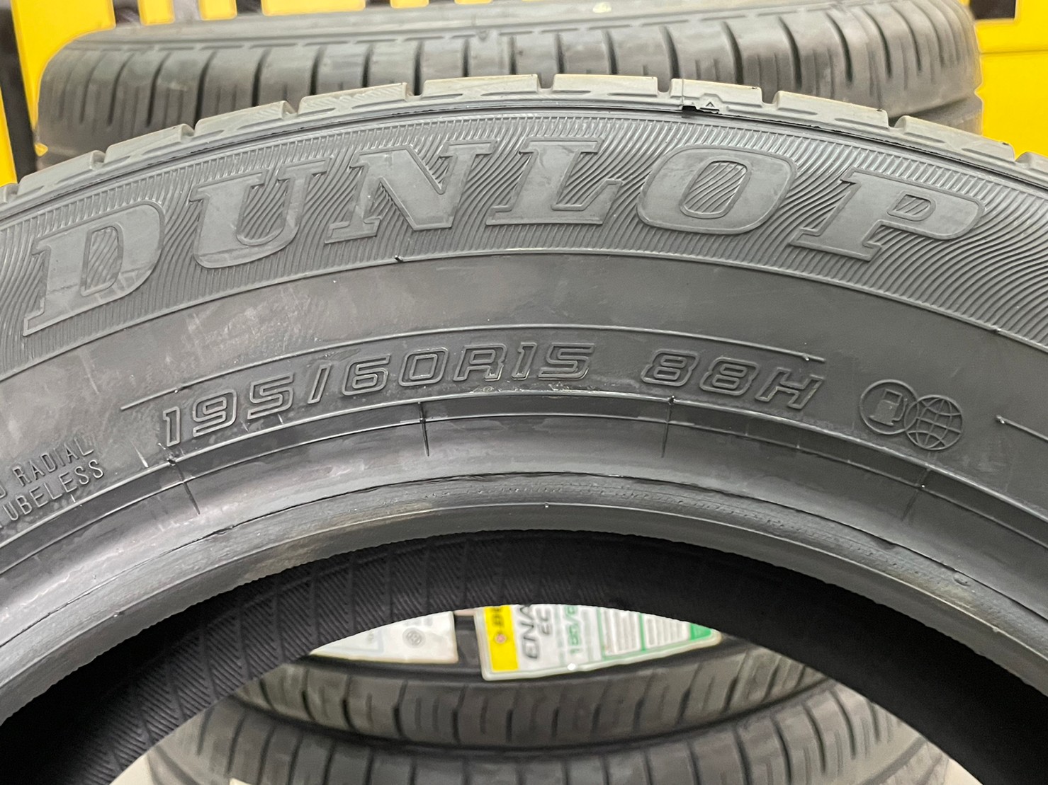 ยางใหม่ดันลอป DUNLOP ENASAVE EC300+ 195/60R15 ยางใหม่ปี2023