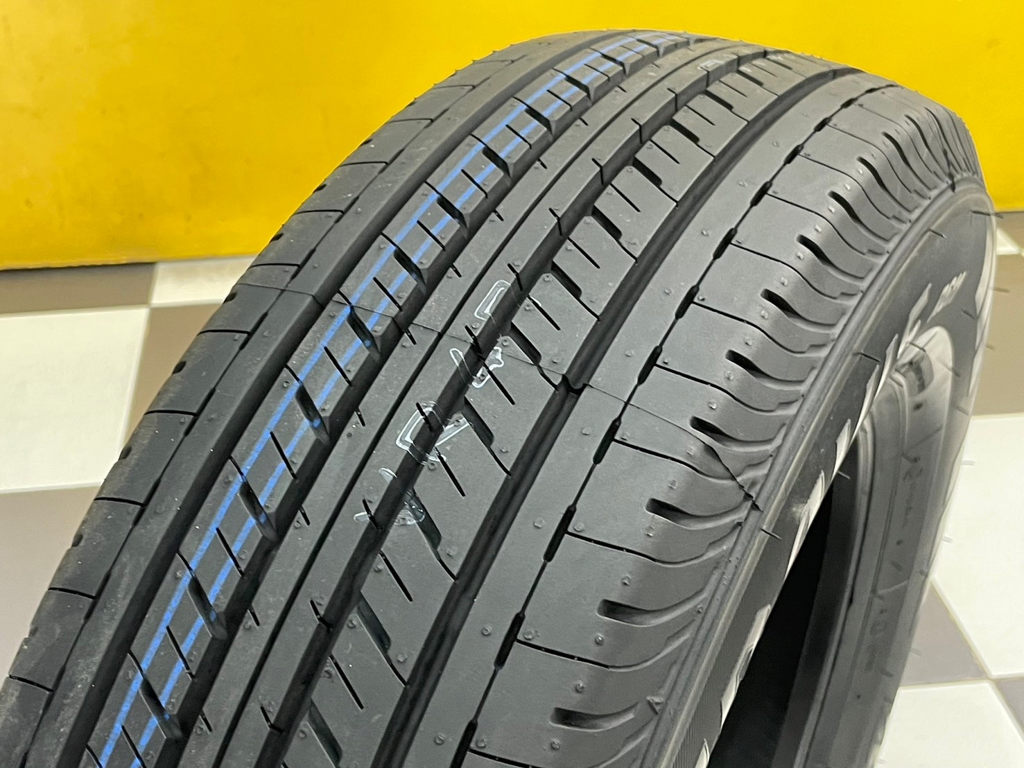 🔥🔥#Bridgestone Duravis R611 215/70R16 ยางใหม่ปี2024