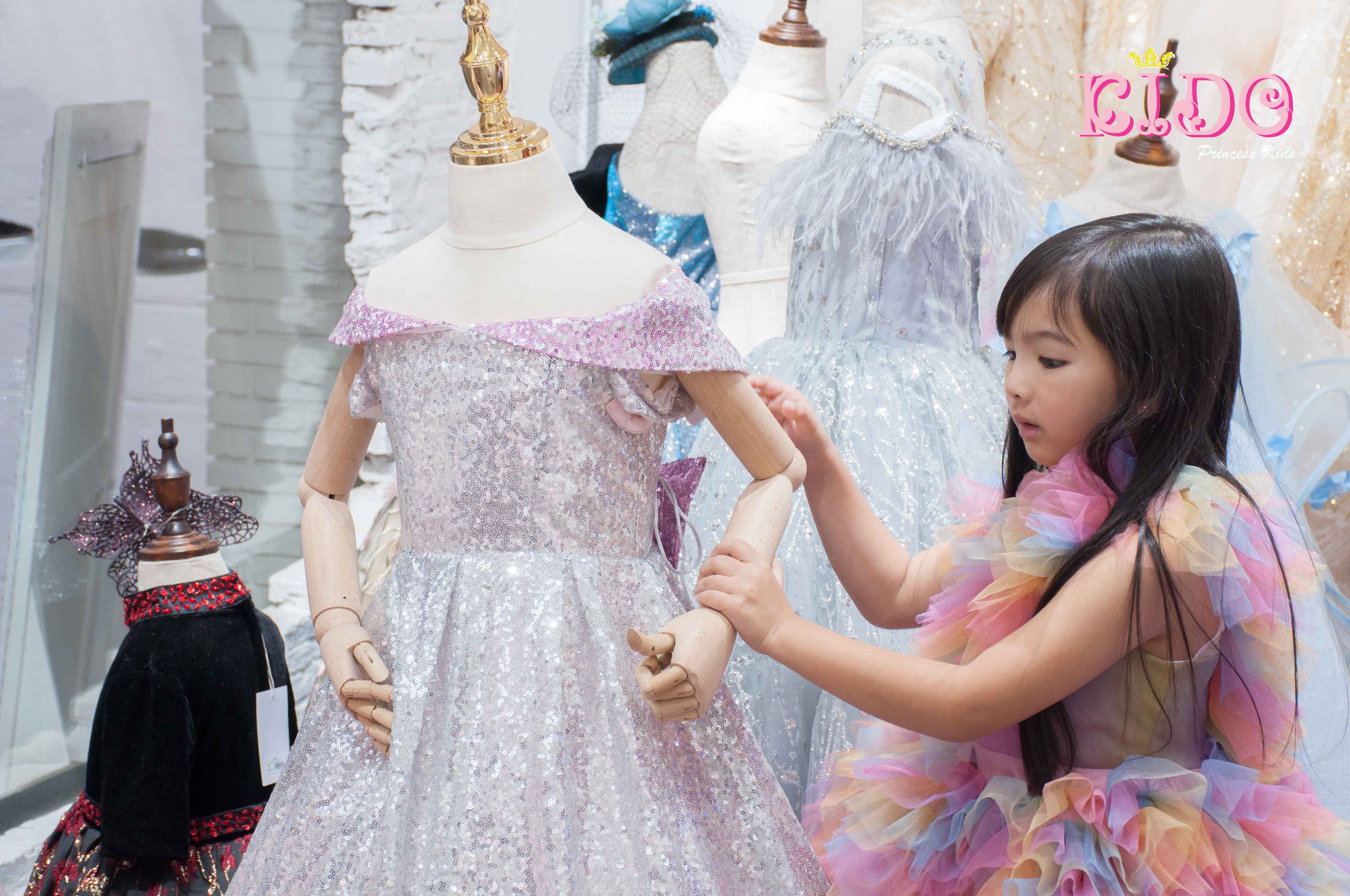 เช่าชุดเด็ก*มีหน้าร้านอยู่รัชดา ลองได้ เปลี่ยนได้ ถ่ายรูปเองจากสินค้าจริง*W18207 ชุดราตรีเด็กออกงาน สีสันสดใส ชุดเดินแบบเด็ก ชุดประกวดเด็ก