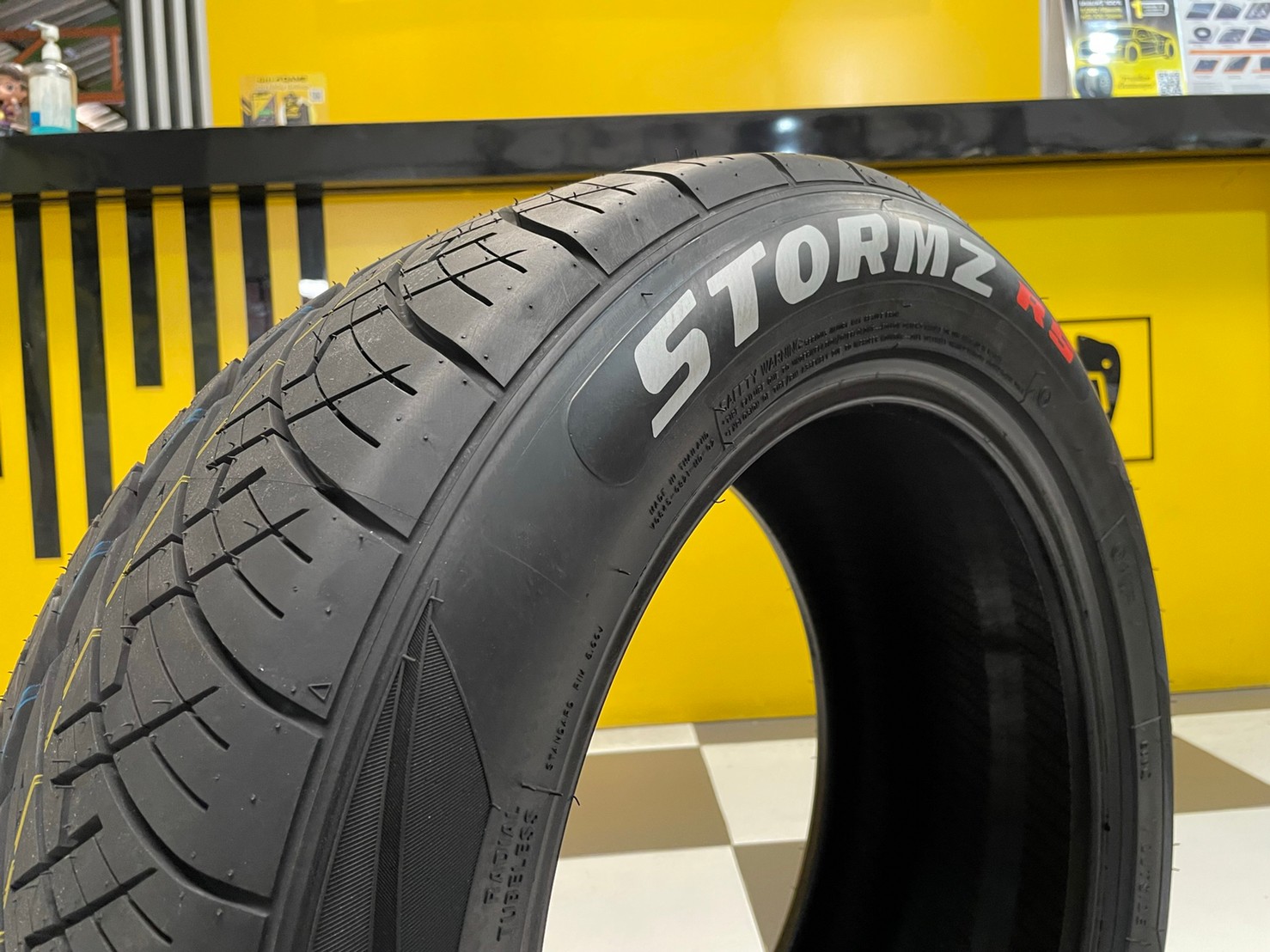 255/50R18 DEESTONE STORMZ RS ยางใหม่สปอร์ตลายซิ่ง ยางใหม่ล่าสุด แก้มขาว ยางสัญชาติไทย Made in Thailand ยางใหม่ปี2022