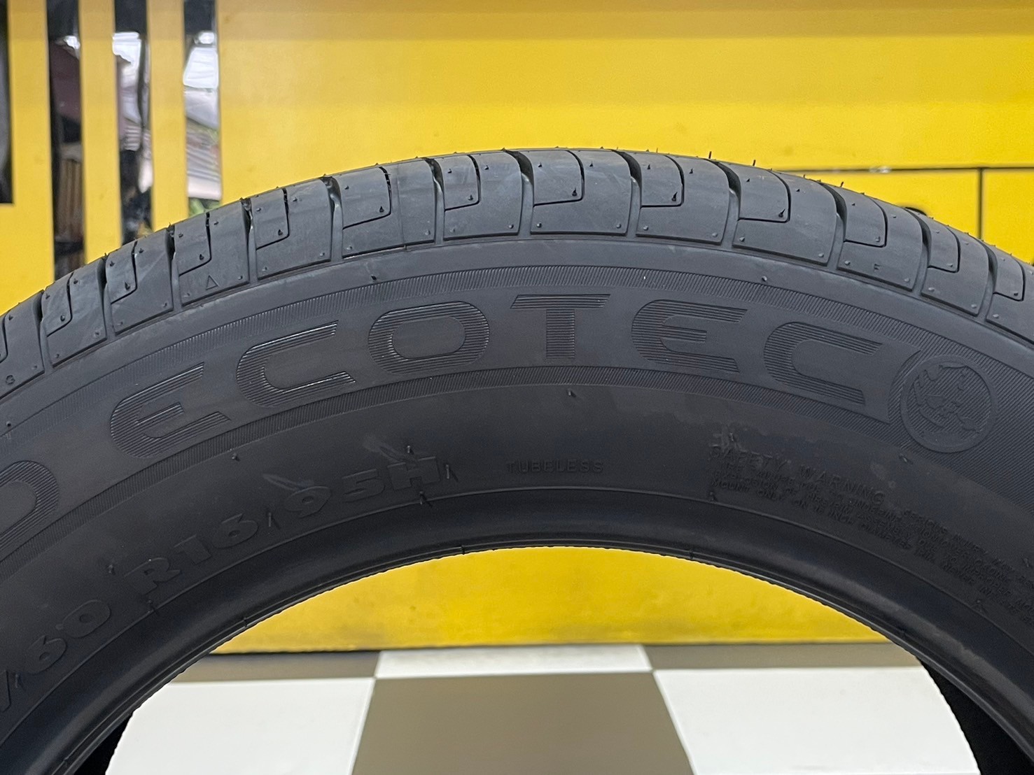GT RADAIL CHAMPIRO ECOTEC 215/60R16 ยางใหม่ปี2024