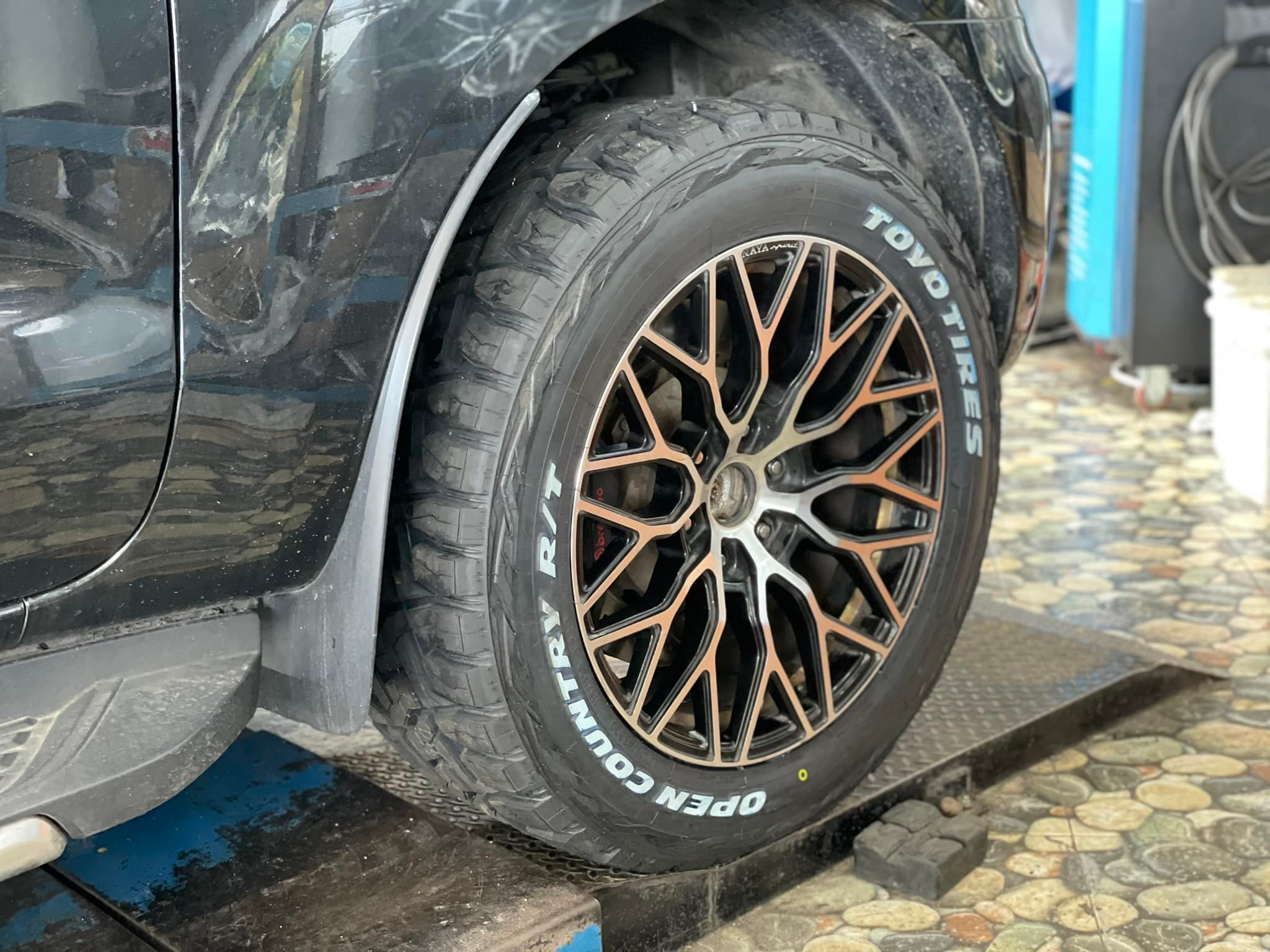 TOYO TIRES R/T 275/55R20