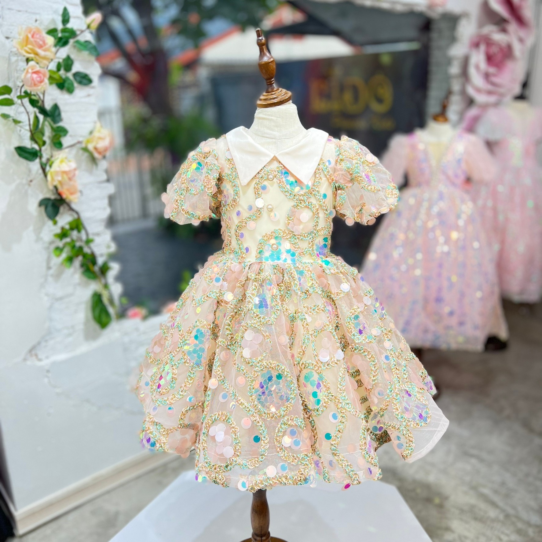 ชุดราตรีเด็ก(หน้าร้านอยู่รัชดา ลองได้ถ่ายรูปจากชุดจริง)W18329สีโอรส แบบเกร๋ๆค่า กระโปรงหน้าสั้น แขนตุ๊กตา