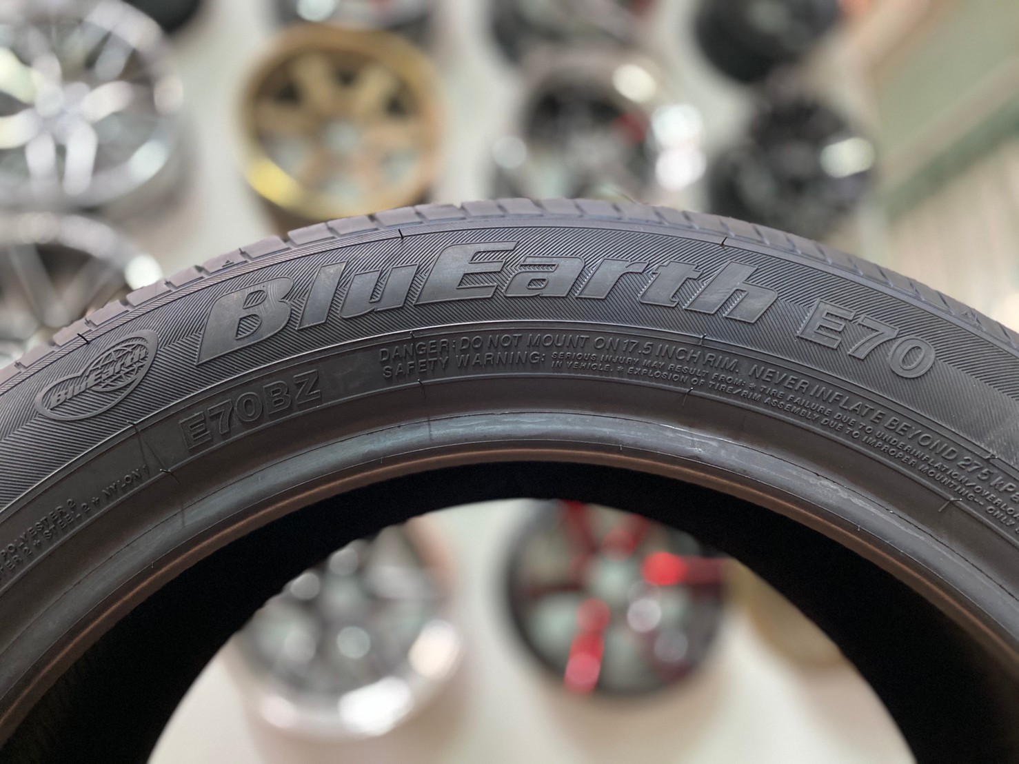 215/55R17 ยางใหม่ Yokohama BluEarth E70 ยางปี2020 ยางคุณภาพดี