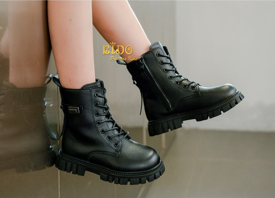 บูทเด็ก(หน้าร้านอยู่รัชดา ลองได้)H166 สีขาว ด้านหน้าร้อยเชือกข้อสั้น แบบเท่ๆ