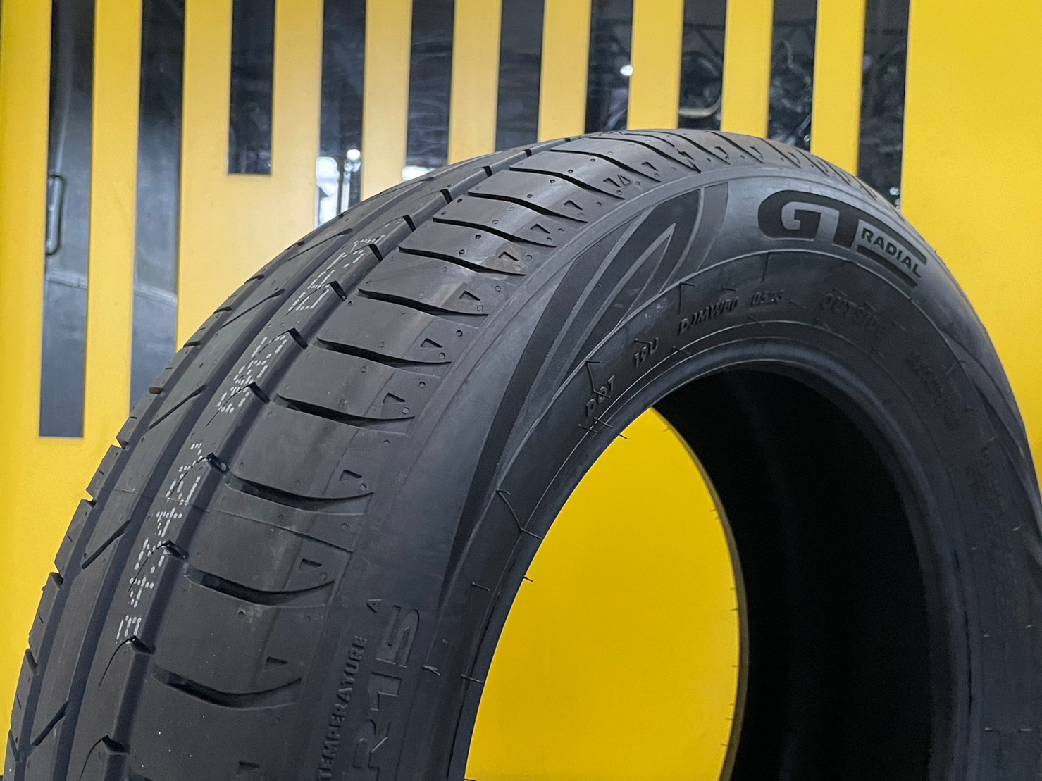 ยางใหม่GT_Radail FE2ขนาดยาง 195/60R15 ยางใหม่ปี2023