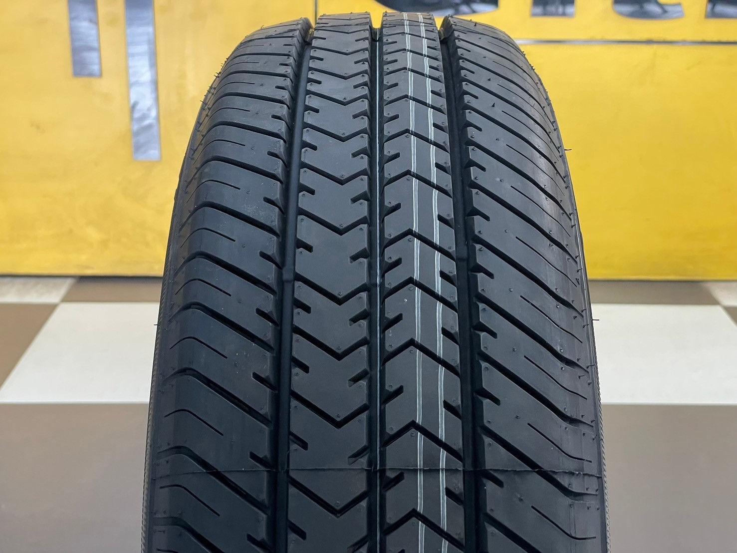ยาง Austone รุ่น ASR71 215/70R15 ยางใหม่ปี2025
