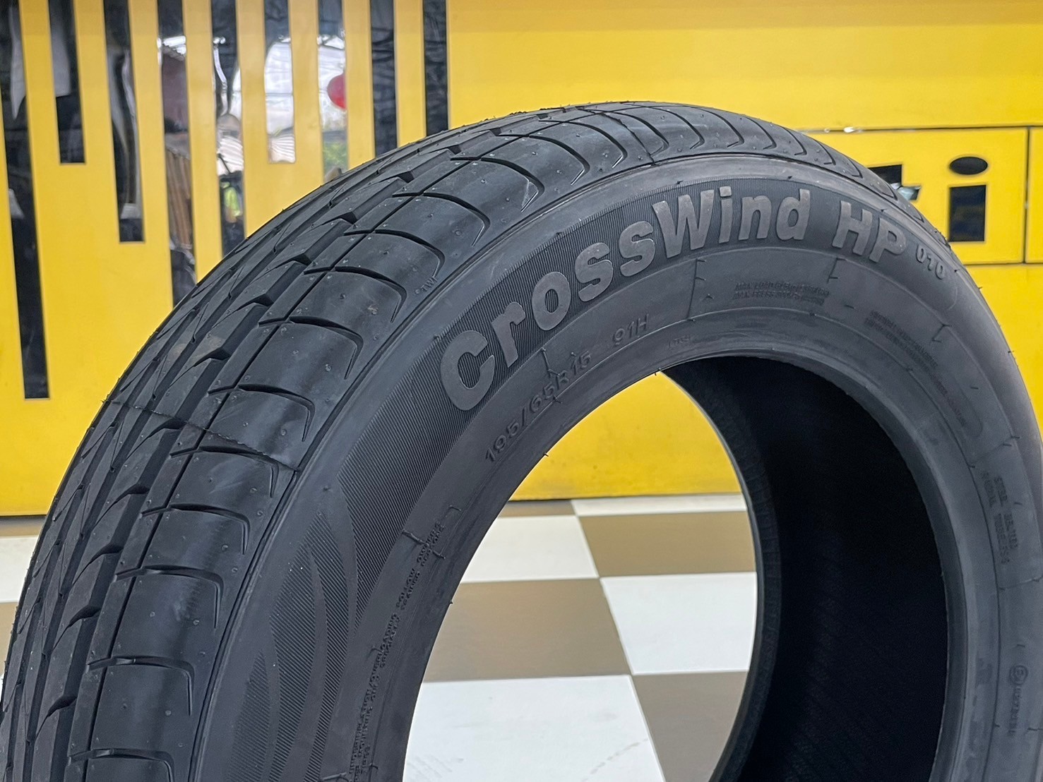 ยางรถยนต์คุณภาพดี #Linglong(หลิงหลง) Crosswind HP 195/65R15ยางใหม่ปี2024 ยางผลิตไทย