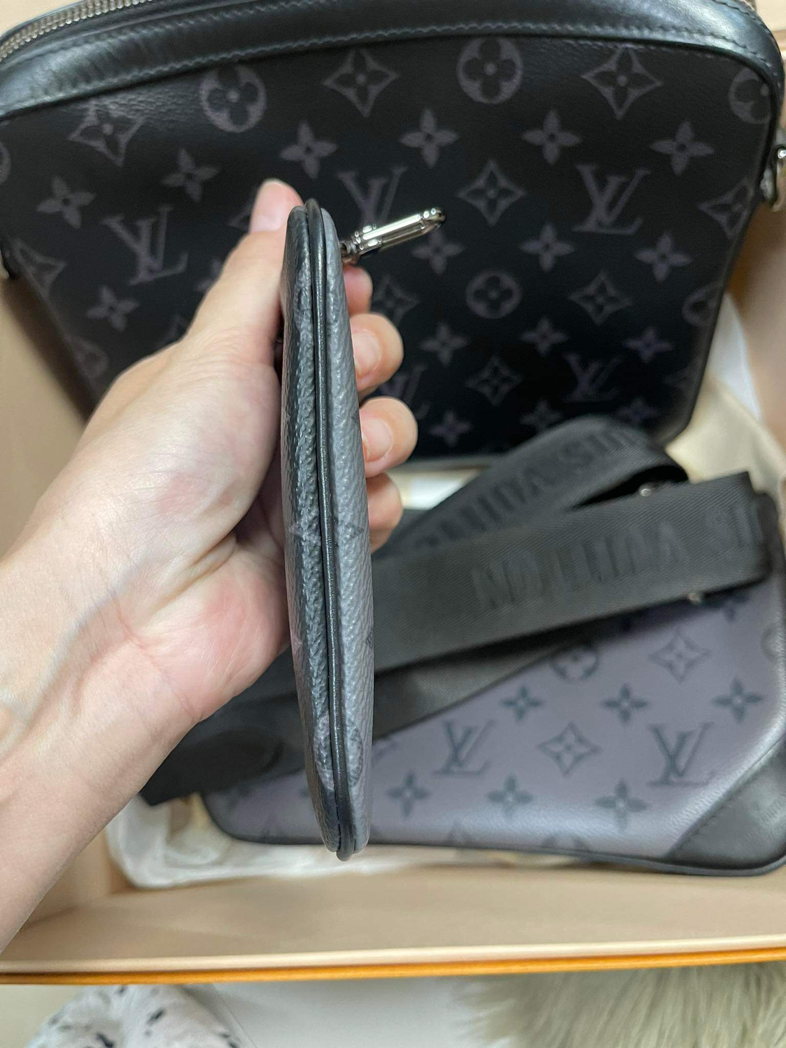 lv trio messenger bag มือสอง