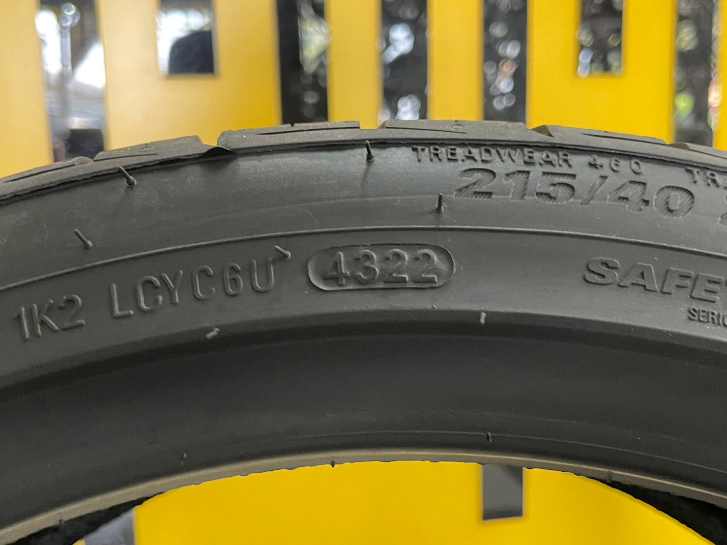ยางใหม่ปีเก่า KUMHO PS31 215/40R18 ยางใหม่ปี2022 (มี1เส้น)
