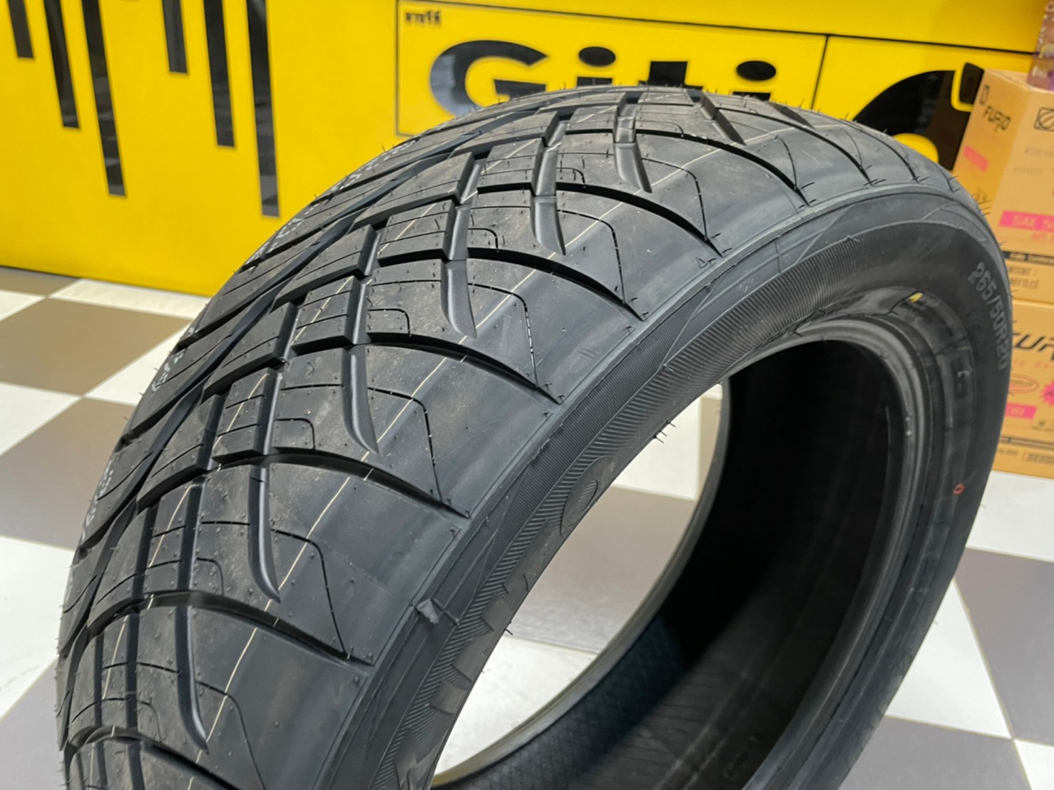 265/50R20 Kinto V36ยางสปอร์ต ลายซิ่ง ยางใหม่ปี2022