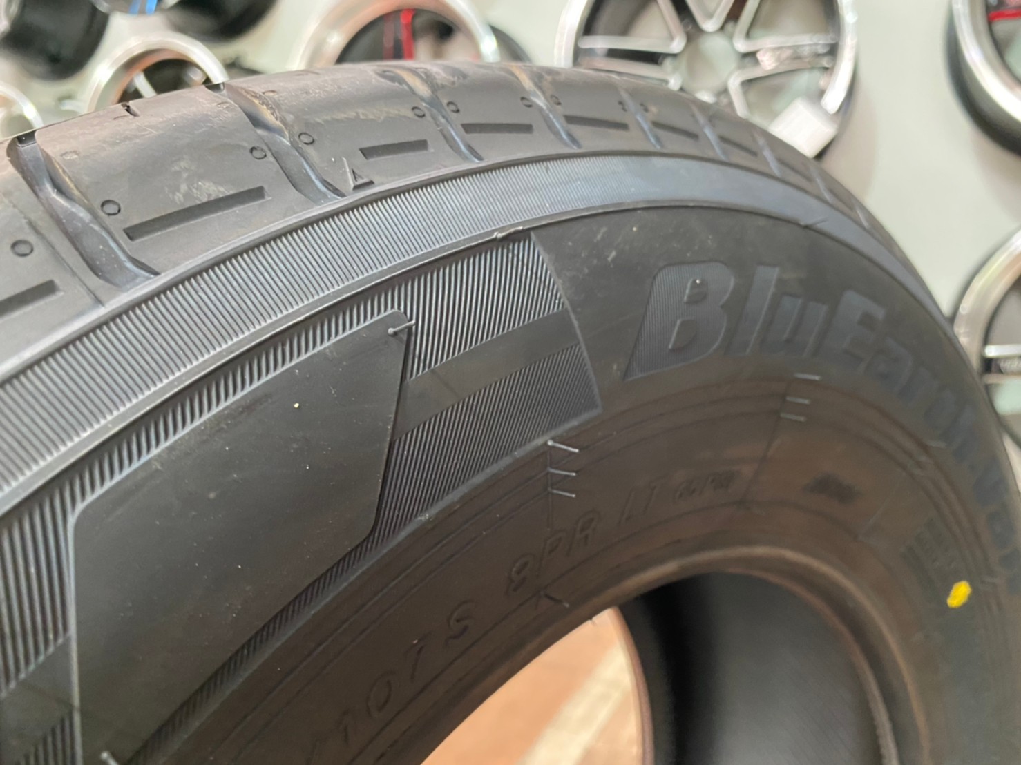 215/70R15 Yokohama BluEarth Van RY55 ยางสมรรถนะสูง ยางปี2020