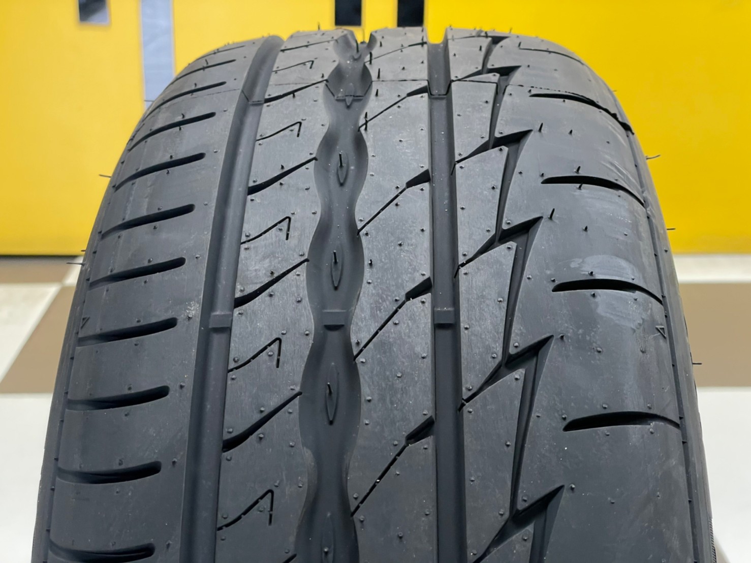 #ยางคินโต๊ะ #KINTO FORZA 001 Treadwear 280 195/50R16 ยางใหม่ปี2022 2เส้น ยางปี2023 2เส้น ลดราคาพิเศษ เพียงชุดละ5600บาท (สินค้ามีจำนวนจำกัด)