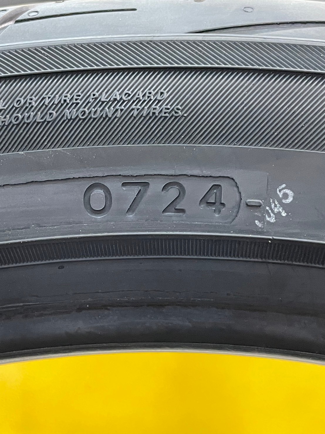 ยางใหม่โยโกฮาม่า YOKOHAMA ADVAN FLEVA V701 245/40R20 ยางใหม่ปี2024 🔥
