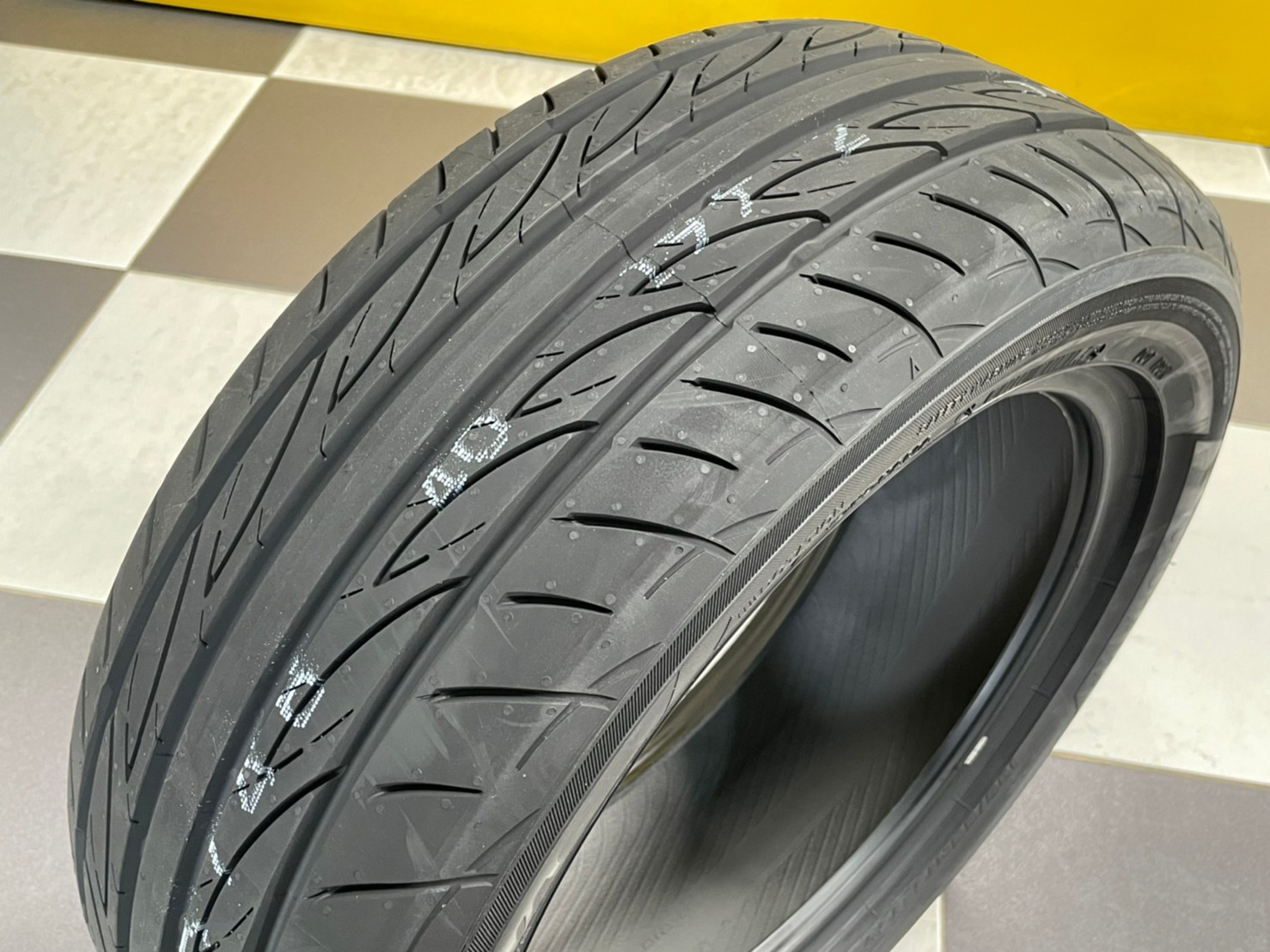 YOKOHAMA ADVAN FLEVA V701 195/55R15 ยางใหม่ปี2022