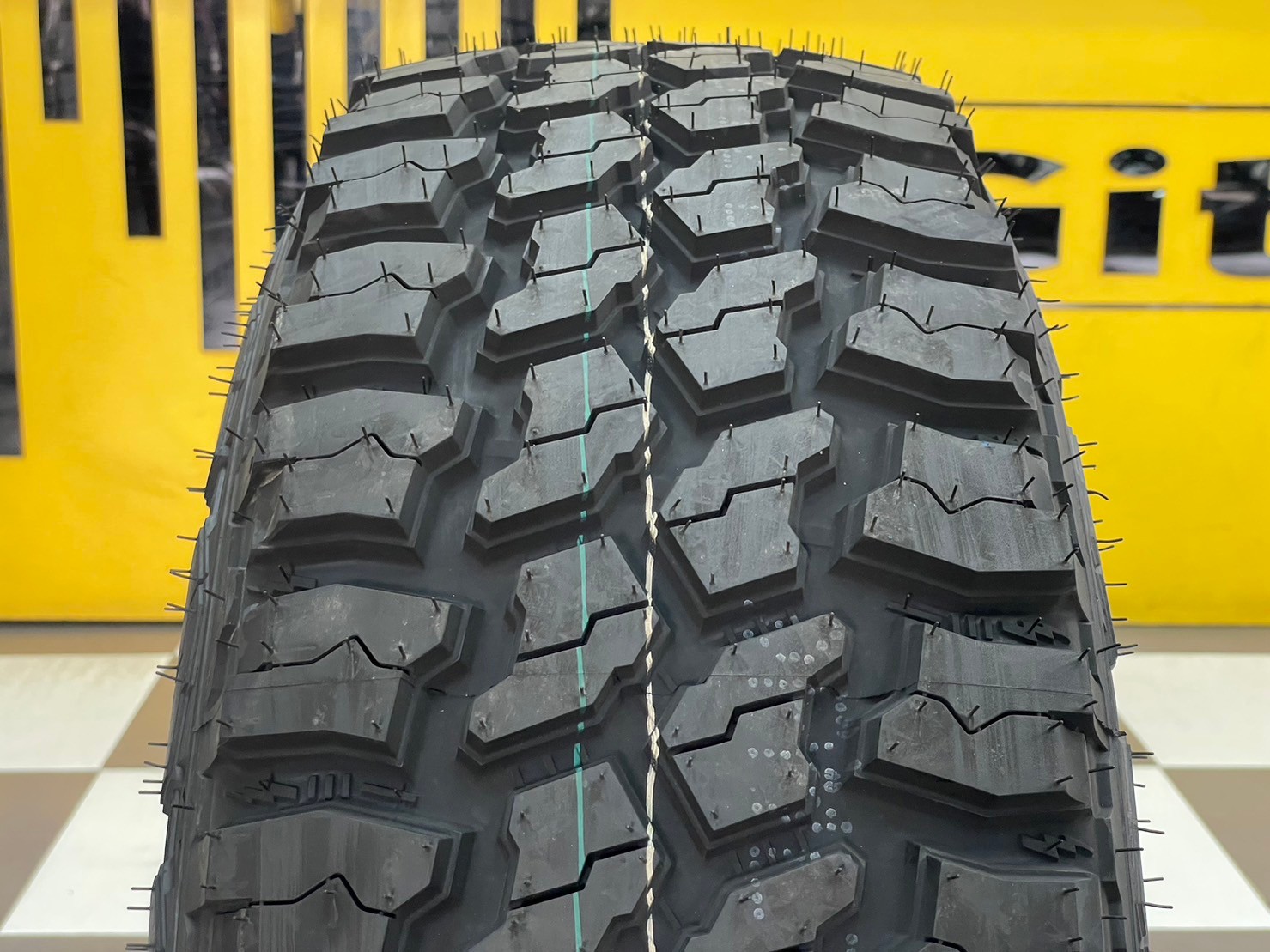 ยางใหม่ 285/75R16 Deestone Power Cruz รุ่น MUD TERRAIN - MT431 (แก้มขาว)