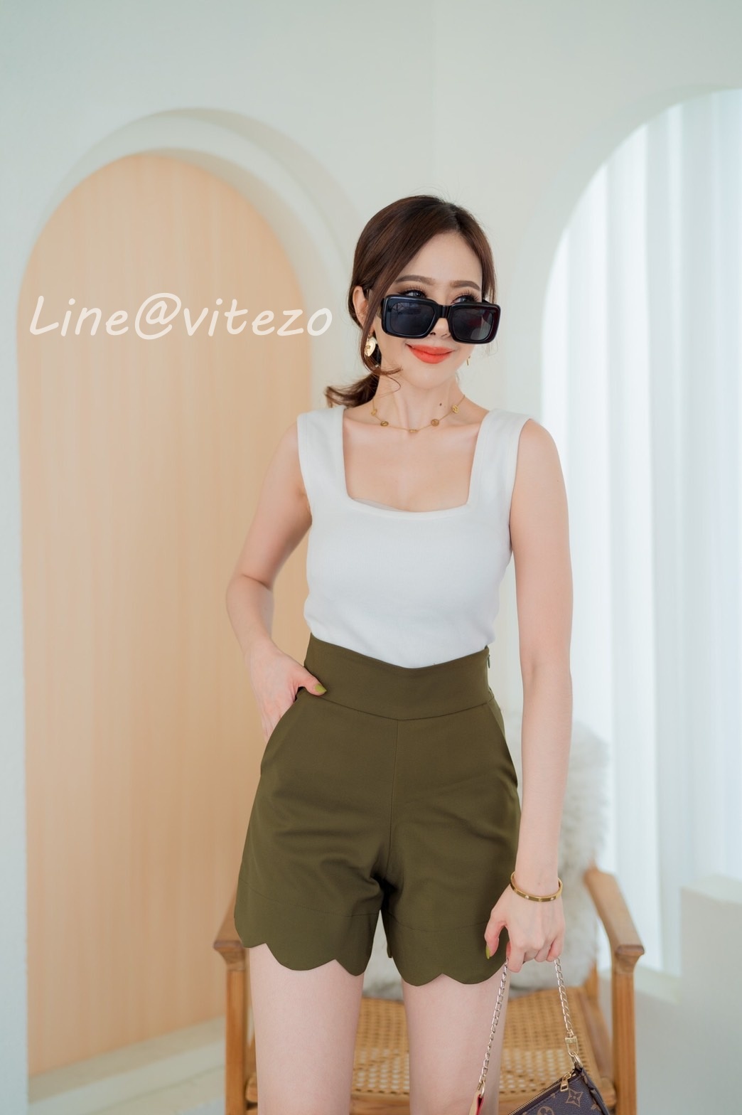 กางเกงขาสั้นเอวสูง ปลายขาหยัก ซิปข้าง ผ้าดับเบิ้ล