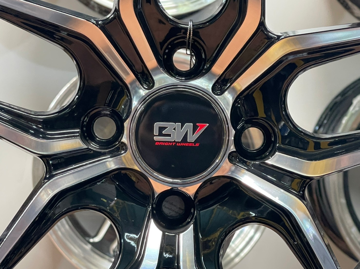 ล้อแม็กซ์ขอบ15 Brightwheels ASTON-3 ขอบ15 กว้าง7 ออฟ32 4รู100 สีดำหน้าเงาอันเดอร์คัตแดง(FP/B UN ED RED)