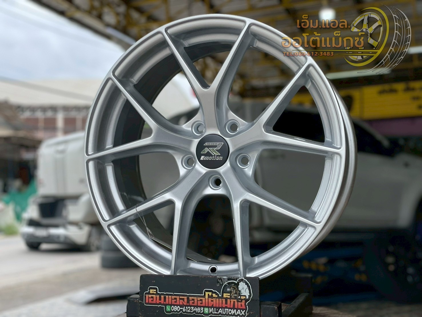 ล้อแม็กซ์ใหม่ Emotion R รุ่น FRE ขอบ 18x8 ET35 PCD 5x114.3 สีซิลเวอร์