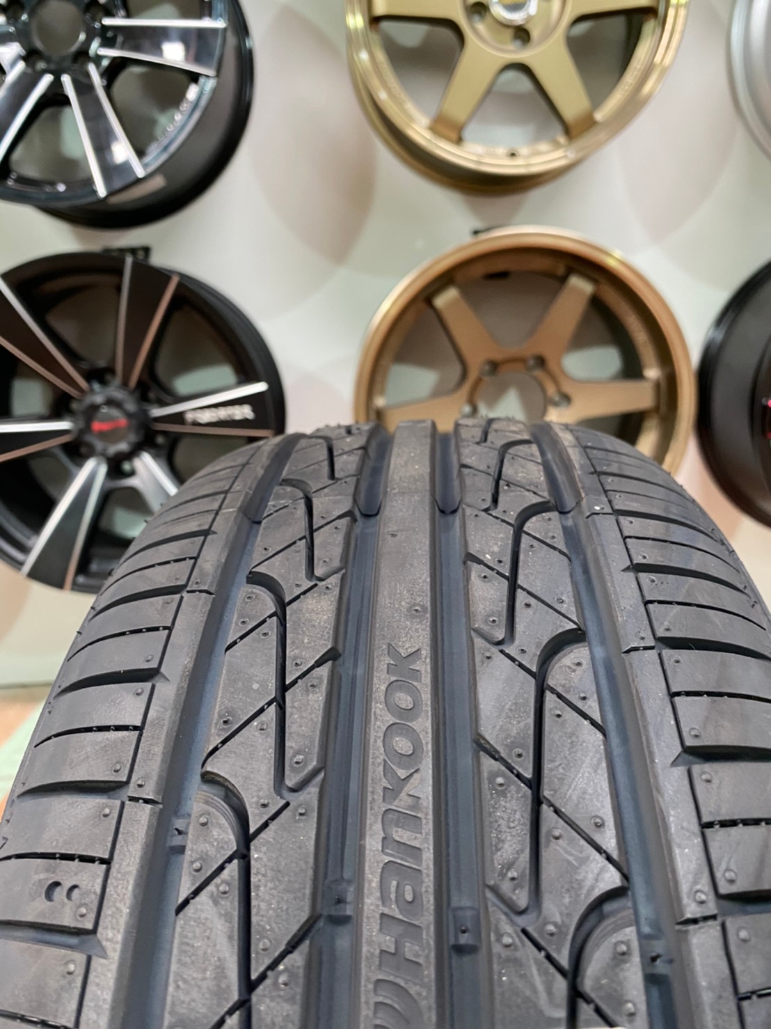 ยางใหม่นุ่มเงียบ Hankook V2 195/50R15 ยางใหม่ปี2020 พร้อมติดตั้งฟรี