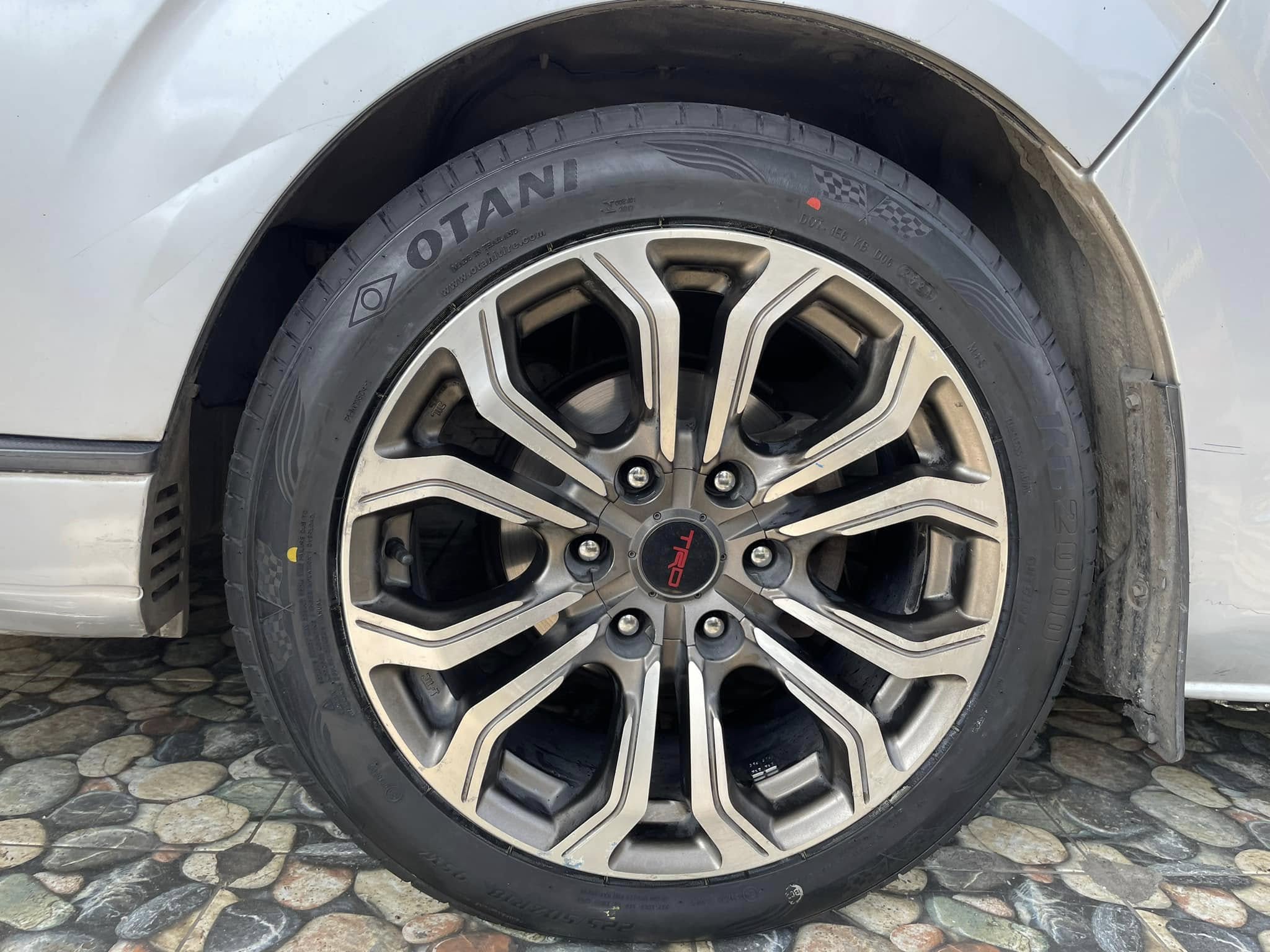 🚘 #TOYOTA_COMMUTER เปลี่ยนยาง #OTANI #KC2000 225/50R18