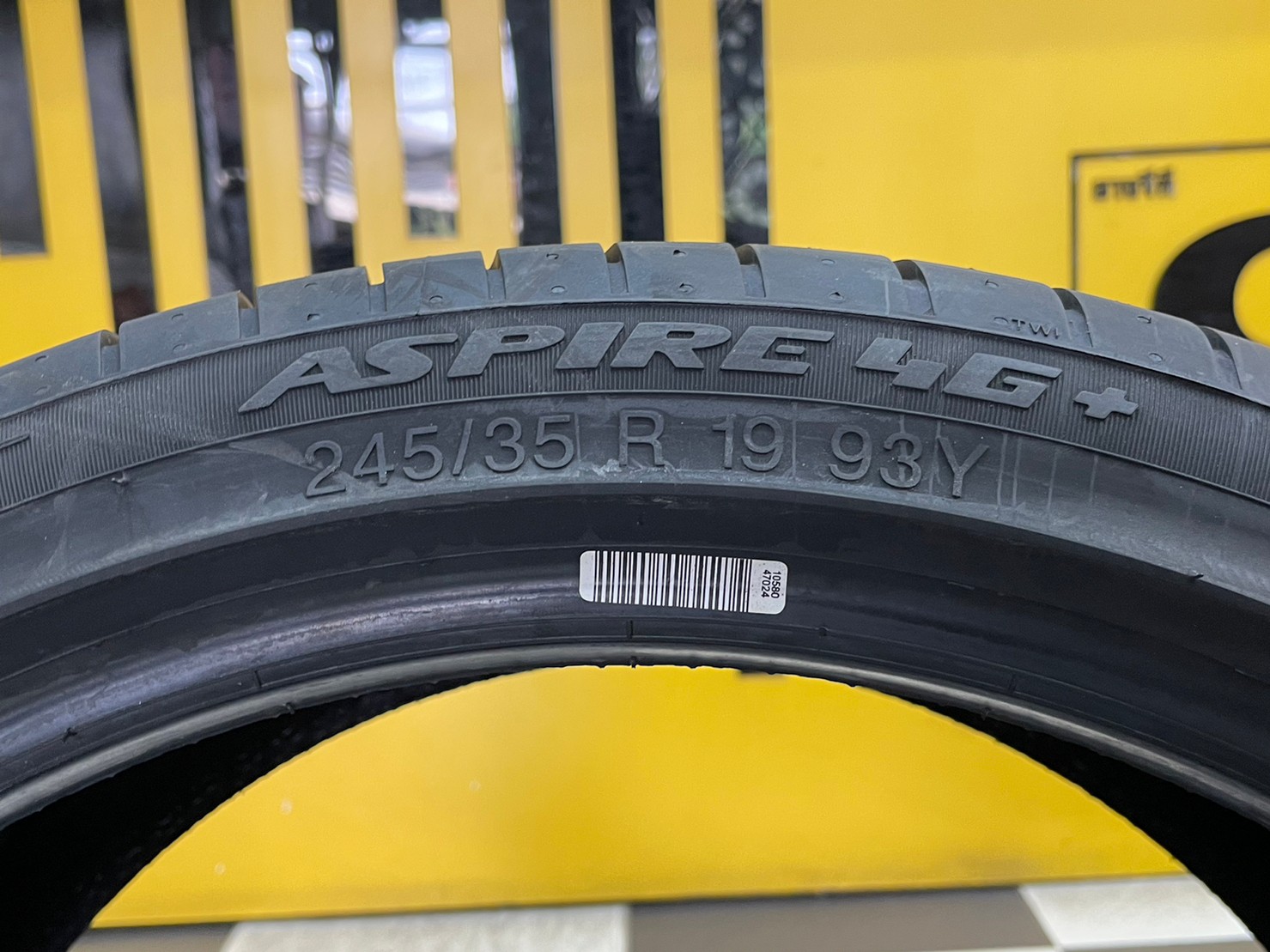 Apollo 245/35R19 Aspire4G ยางใหม่ปี2023