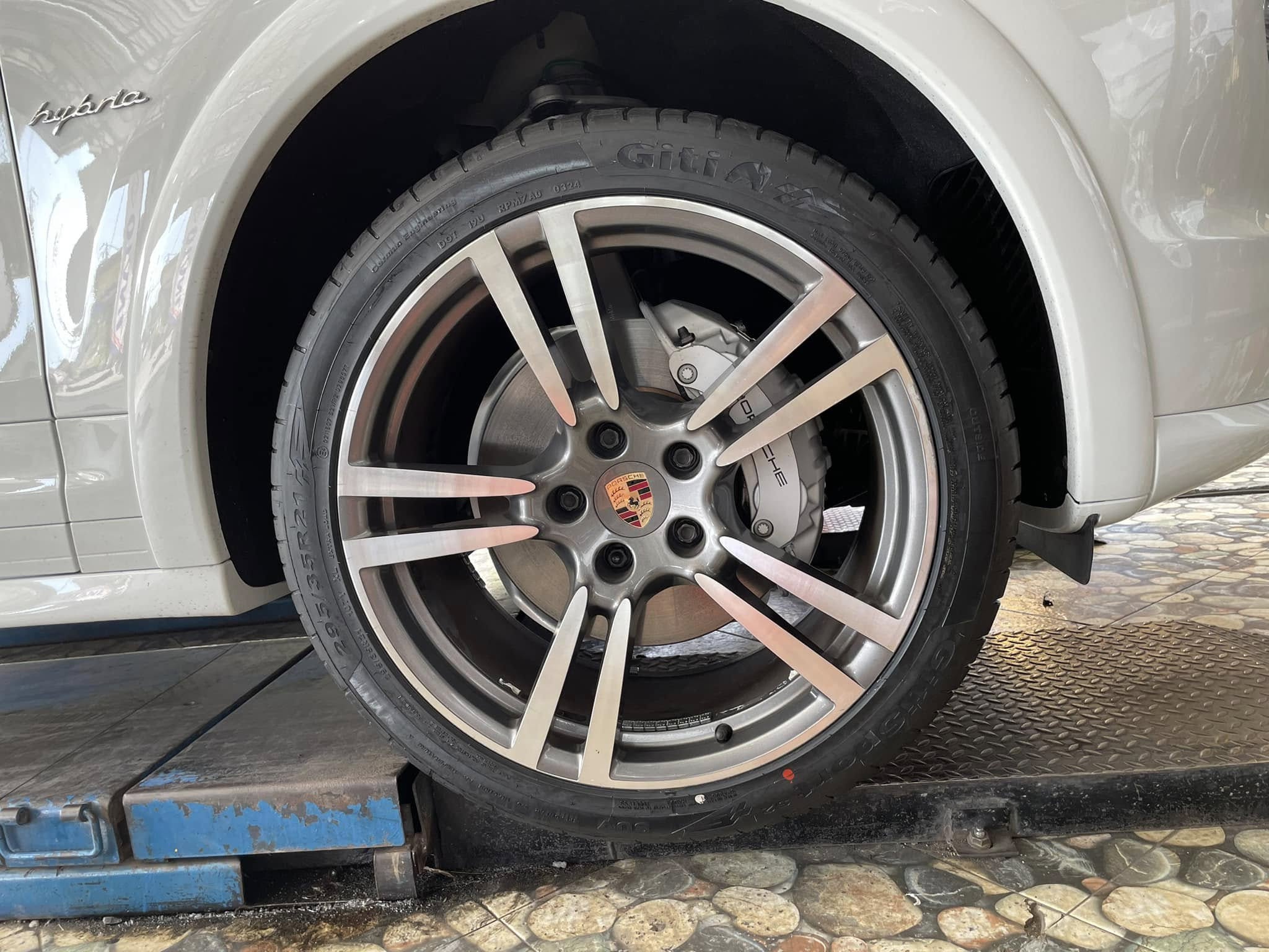 🚗#PORSCHE_CAYENNE🛞เปลี่ยนยาง 🛞#ยางจีที #ยางสปอร์ตสมรรถนะการขับขี่สูง 🛞 🛞#Giti_SportS2 295/35R21